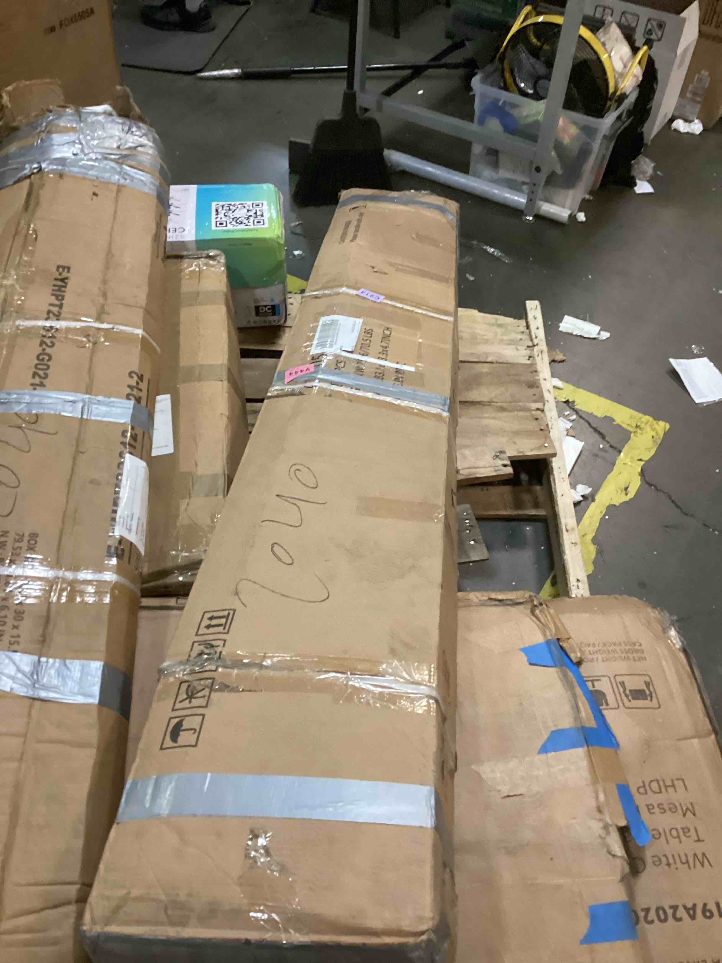 https://s3.amazonaws.com/lotting-images-prod/bidfta/BRN2540206_1755099957729.jpeg