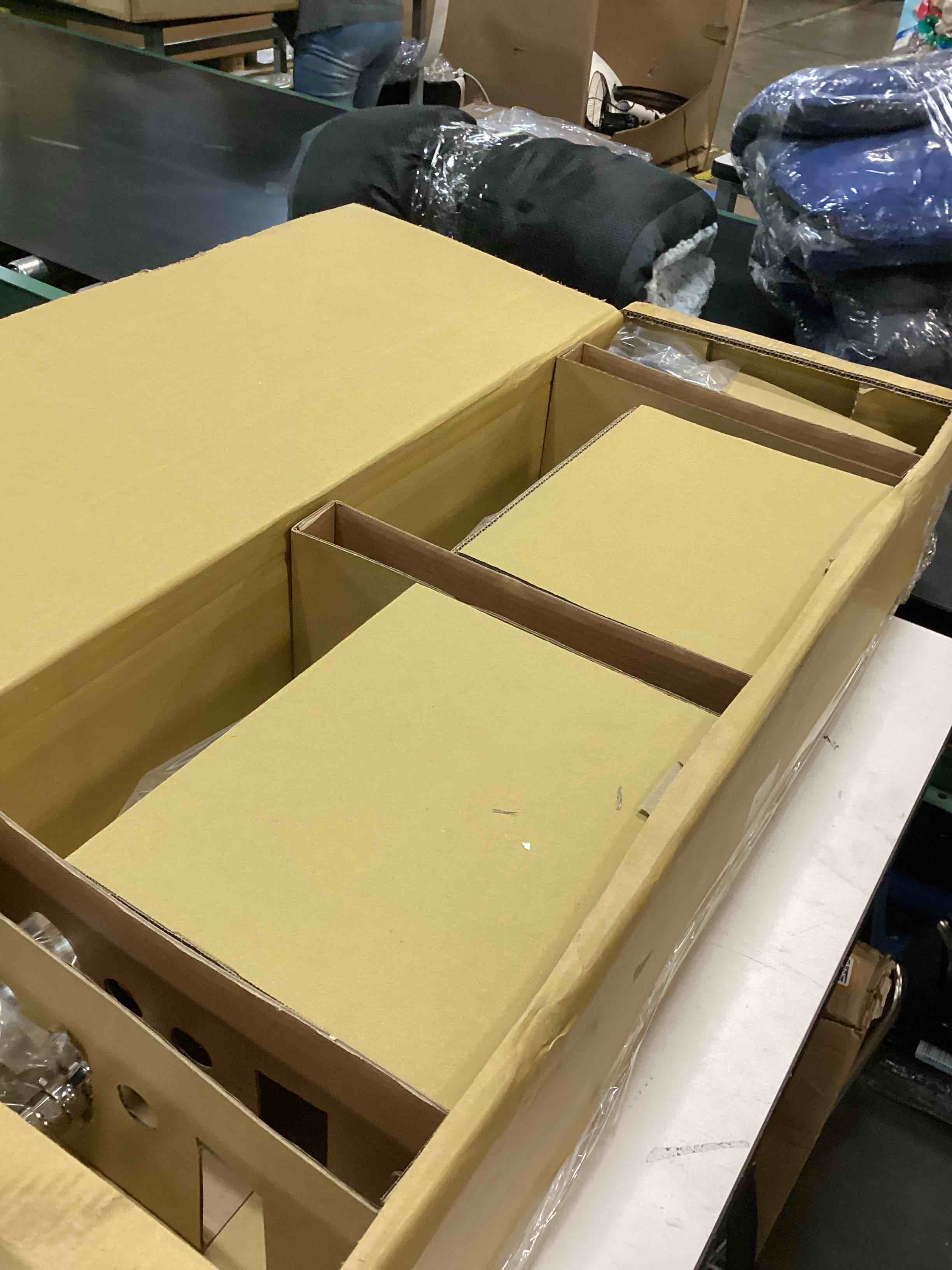 https://s3.amazonaws.com/lotting-images-prod/bidfta/BRN2540293_1755191119706.jpeg