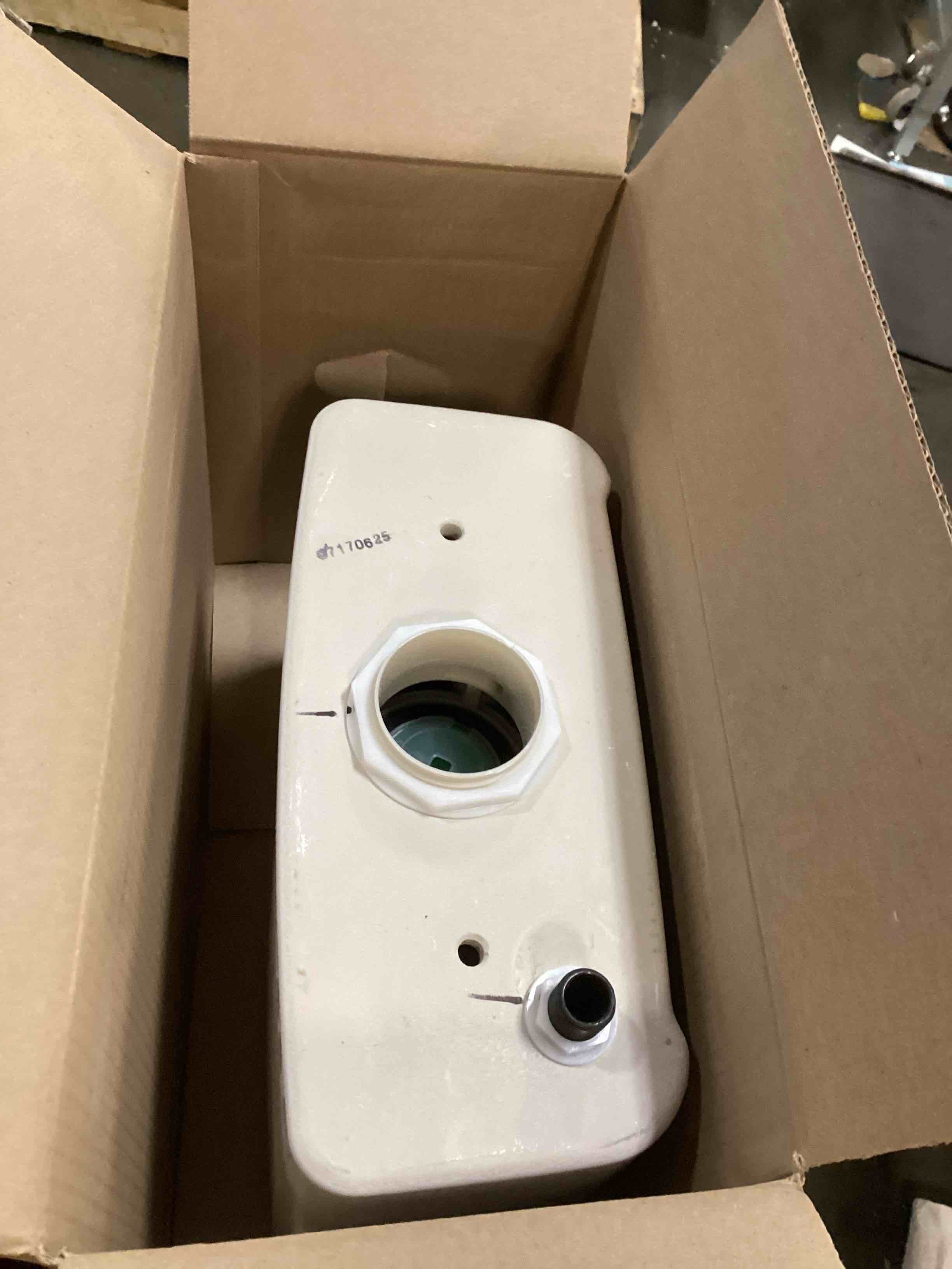 https://s3.amazonaws.com/lotting-images-prod/bidfta/BRN2540442_1756140372933.jpeg