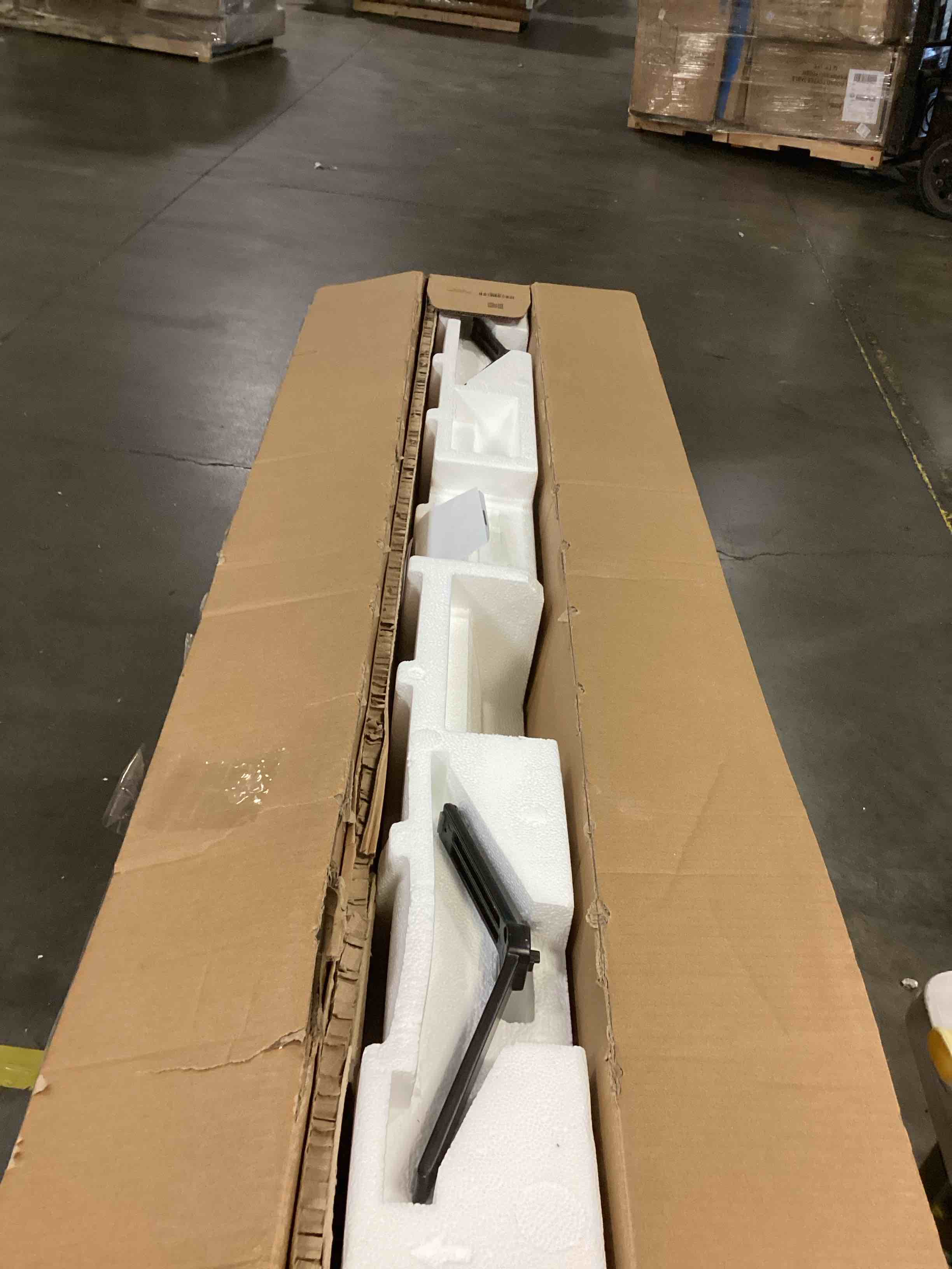https://s3.amazonaws.com/lotting-images-prod/bidfta/BRN2540492_1756219632359.jpeg