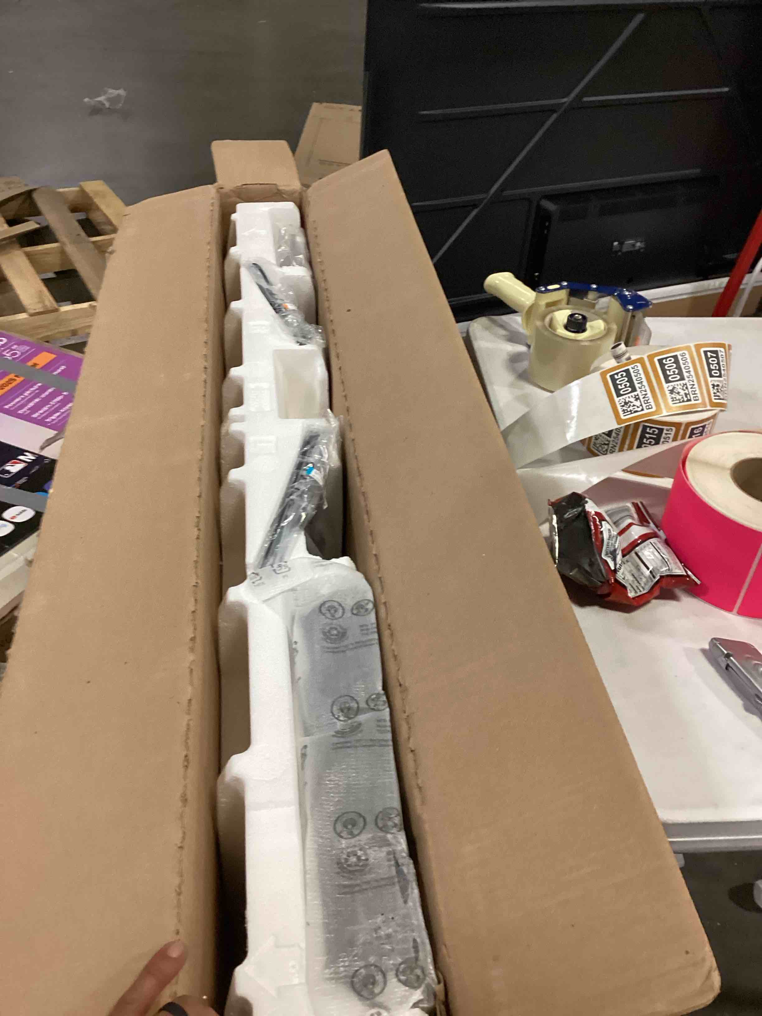 https://s3.amazonaws.com/lotting-images-prod/bidfta/BRN2540504_1756228148084.jpeg