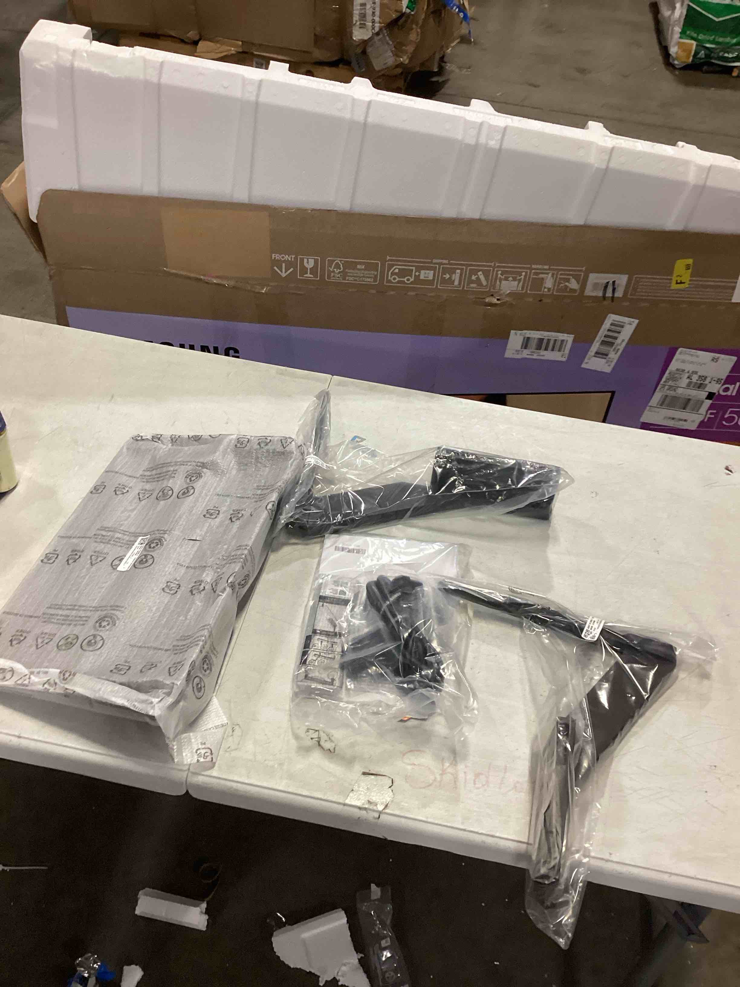 https://s3.amazonaws.com/lotting-images-prod/bidfta/BRN2540504_1756228181945.jpeg