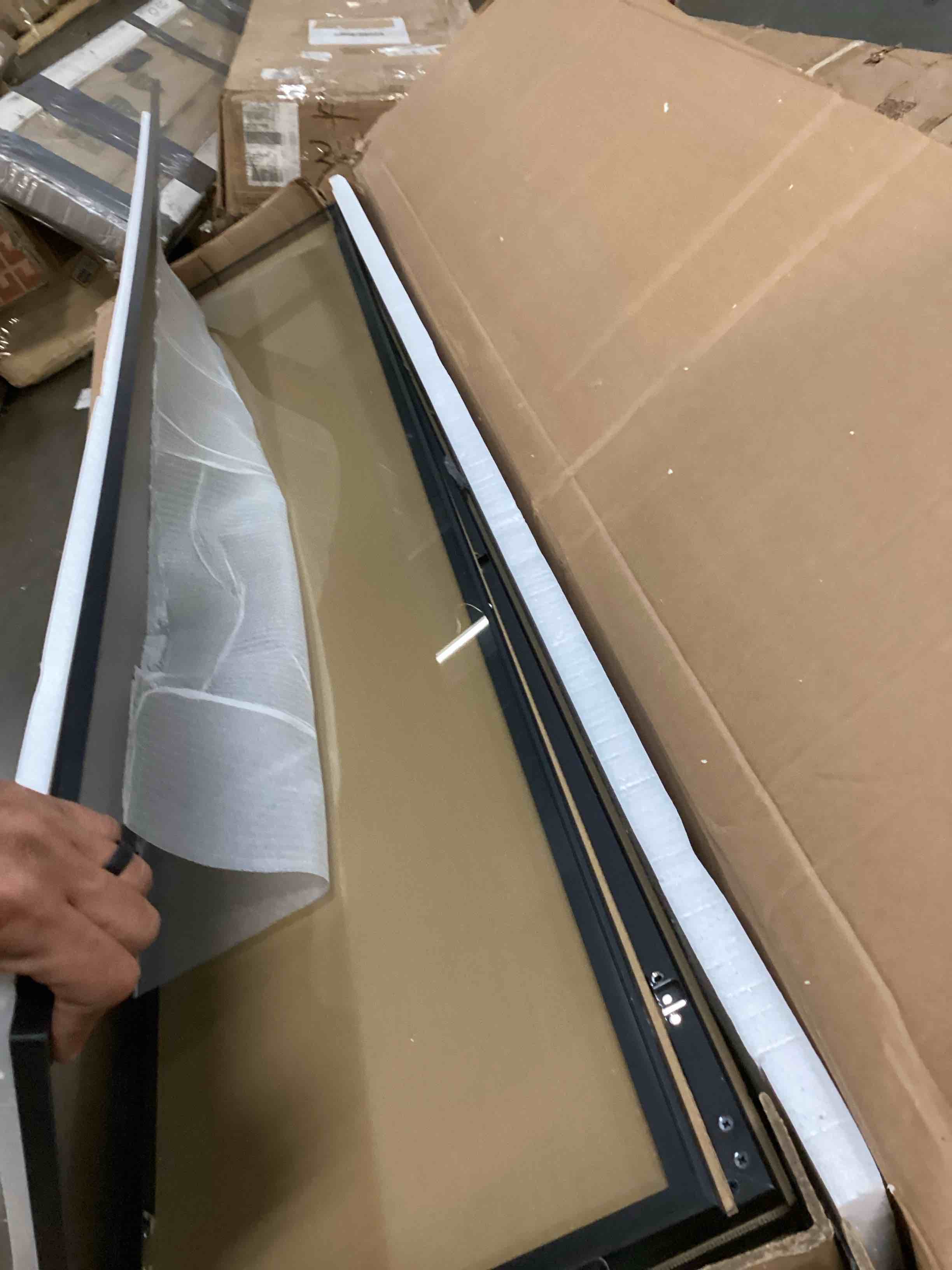 https://s3.amazonaws.com/lotting-images-prod/bidfta/BRN2540563_1756307445974.jpeg