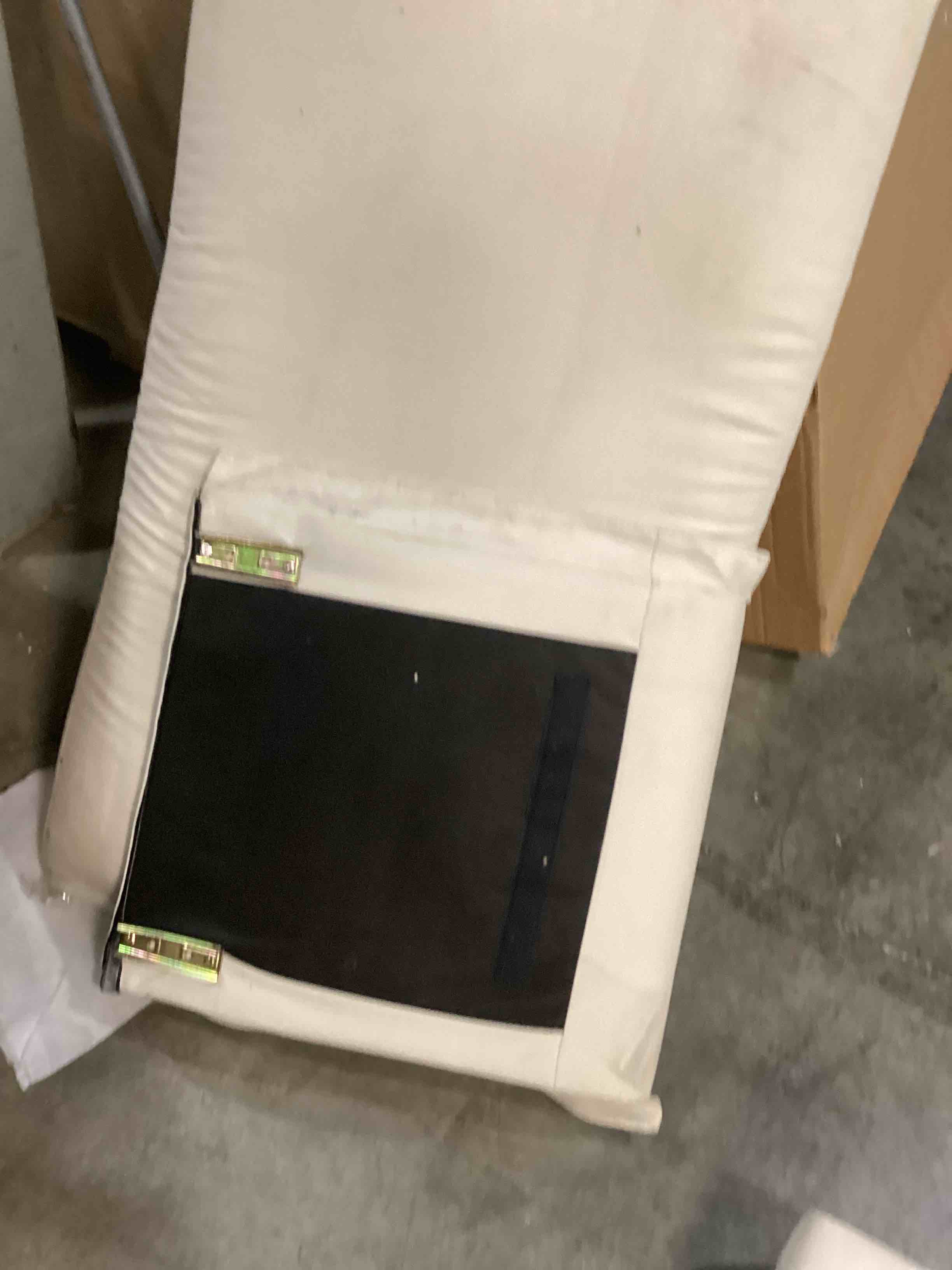 https://s3.amazonaws.com/lotting-images-prod/bidfta/BRN2540732_1756822873167.jpeg