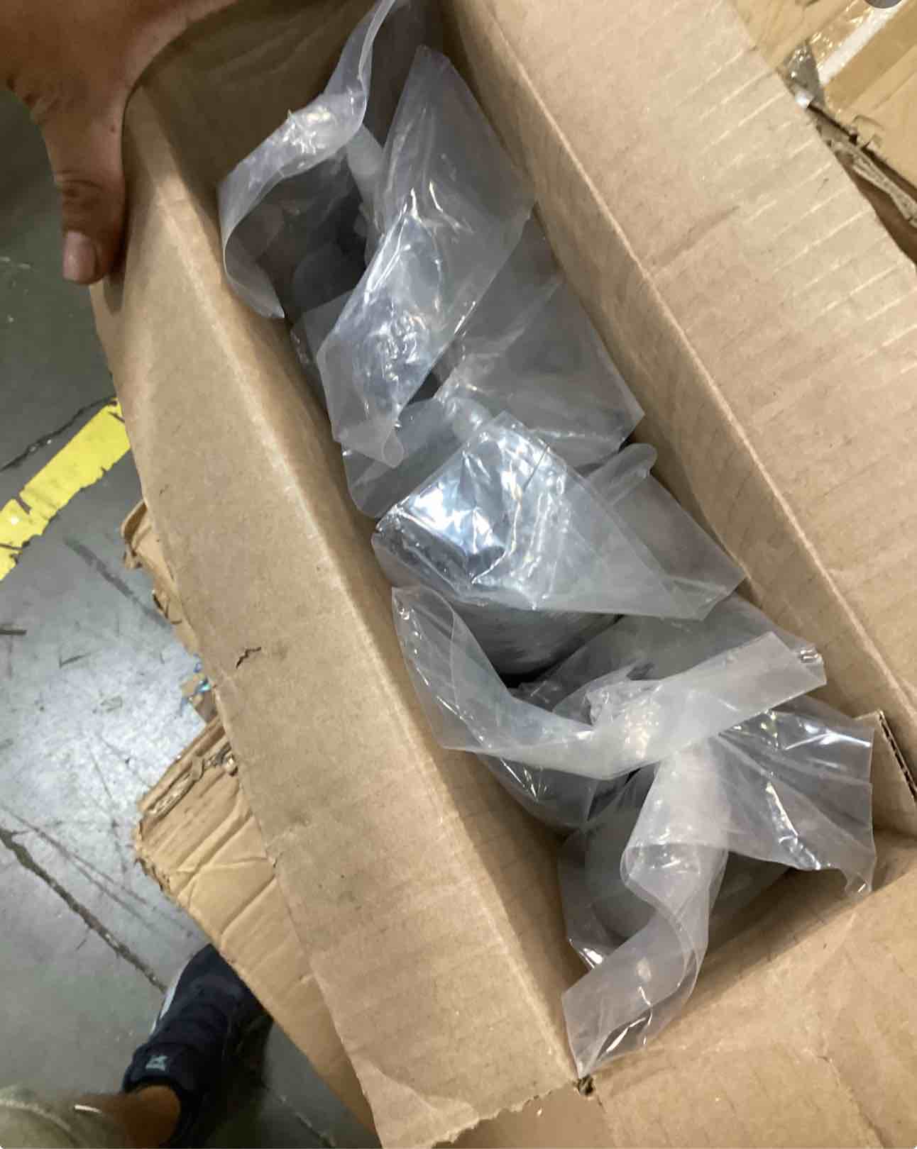 https://s3.amazonaws.com/lotting-images-prod/bidfta/BRN2540769_1756900332586.jpeg