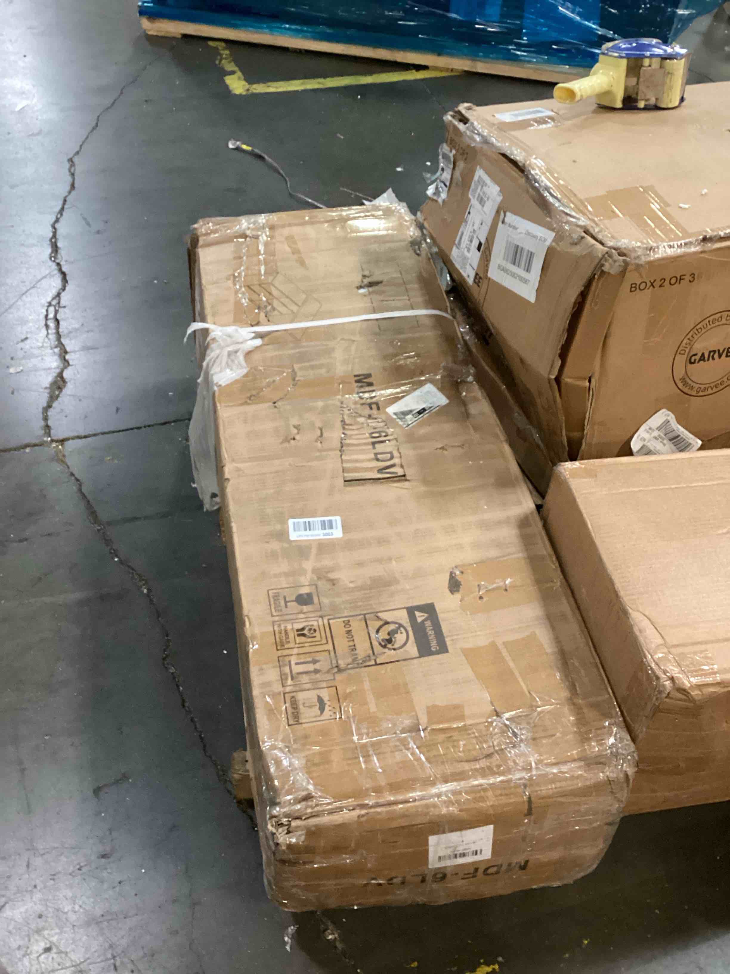 https://s3.amazonaws.com/lotting-images-prod/bidfta/BRN2540780_1756902253226.jpeg