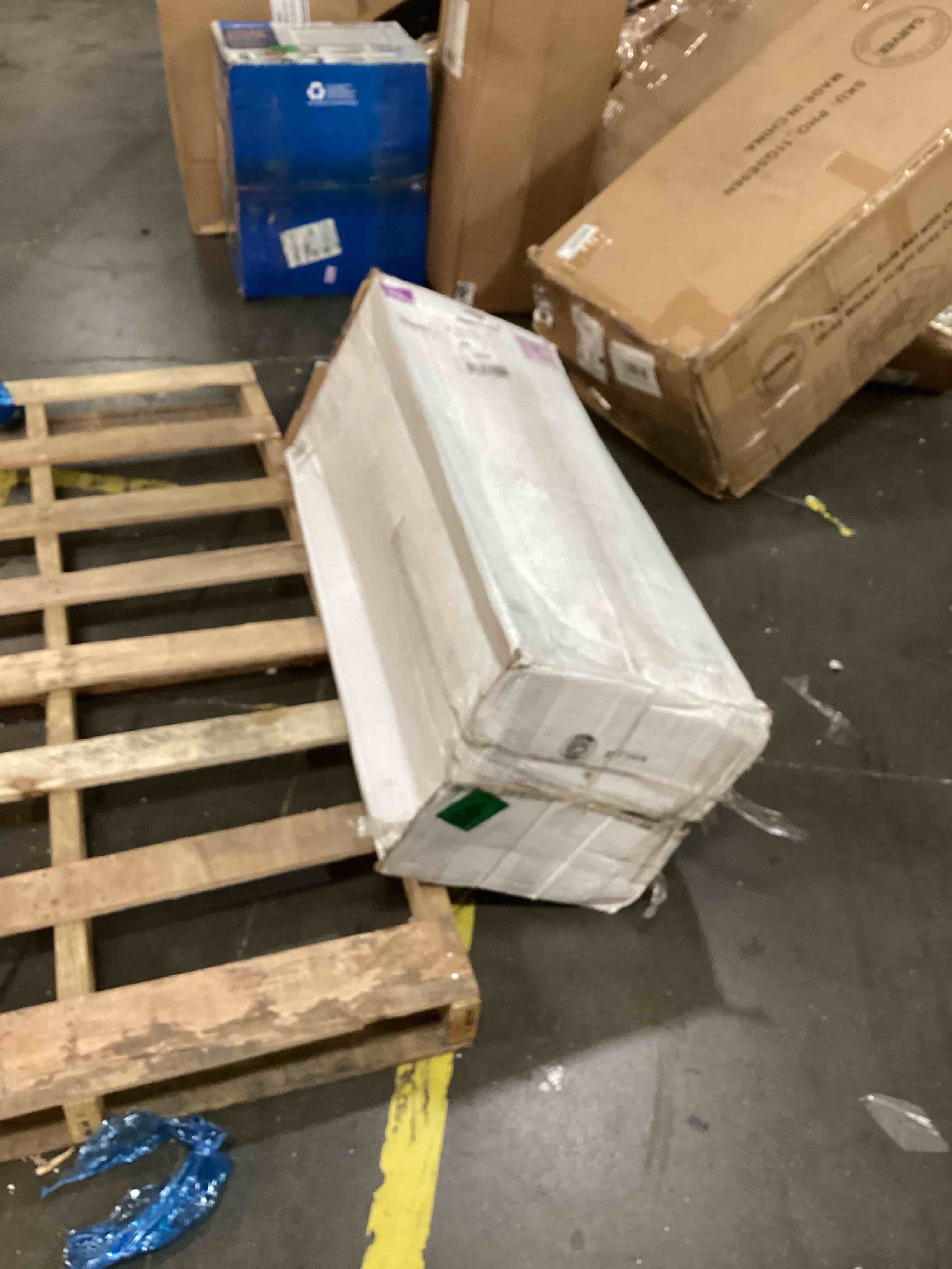 https://s3.amazonaws.com/lotting-images-prod/bidfta/BRN2540791_1756905108664.jpeg