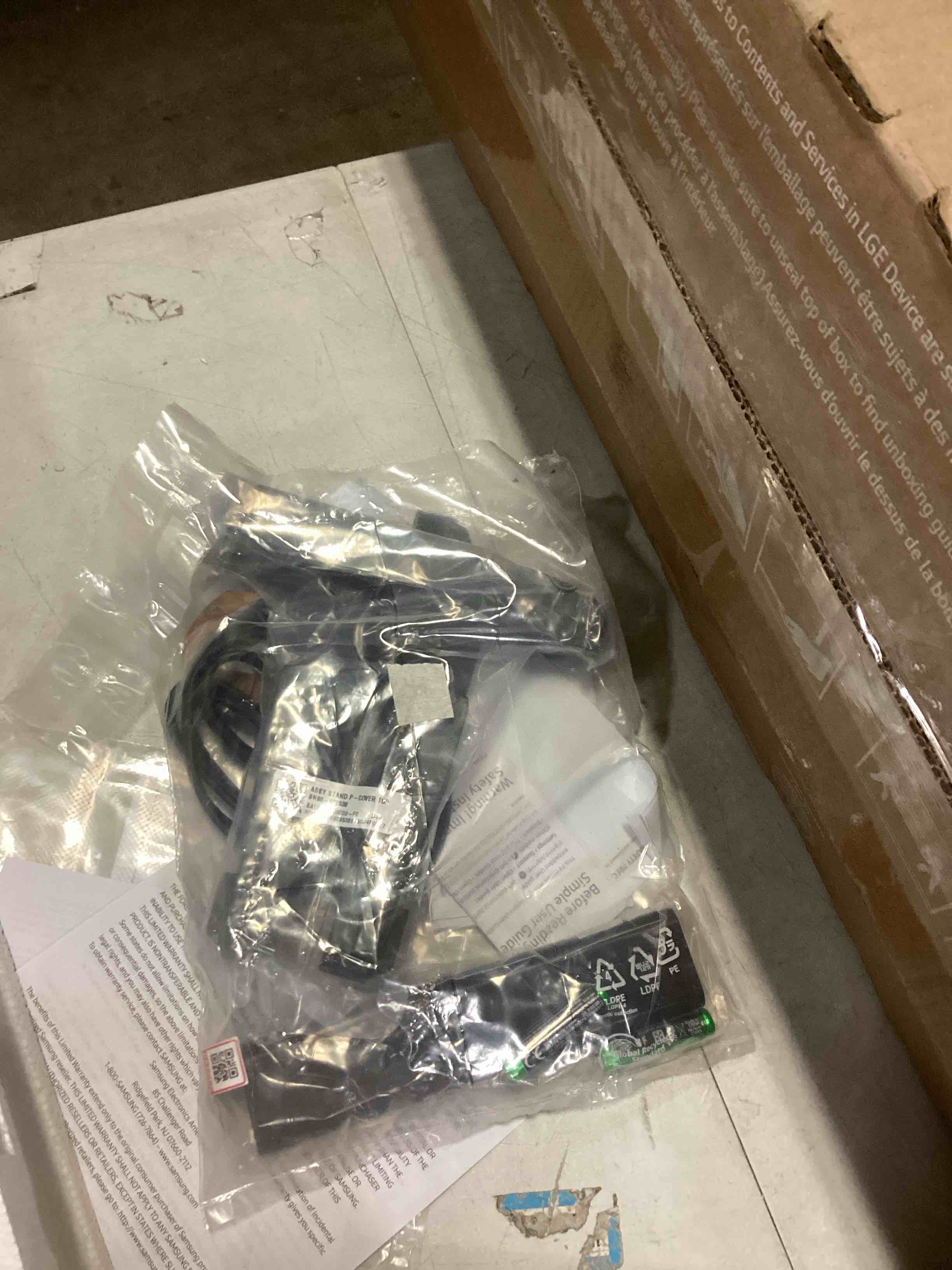 https://s3.amazonaws.com/lotting-images-prod/bidfta/BRN2557095_1758633887312.jpeg