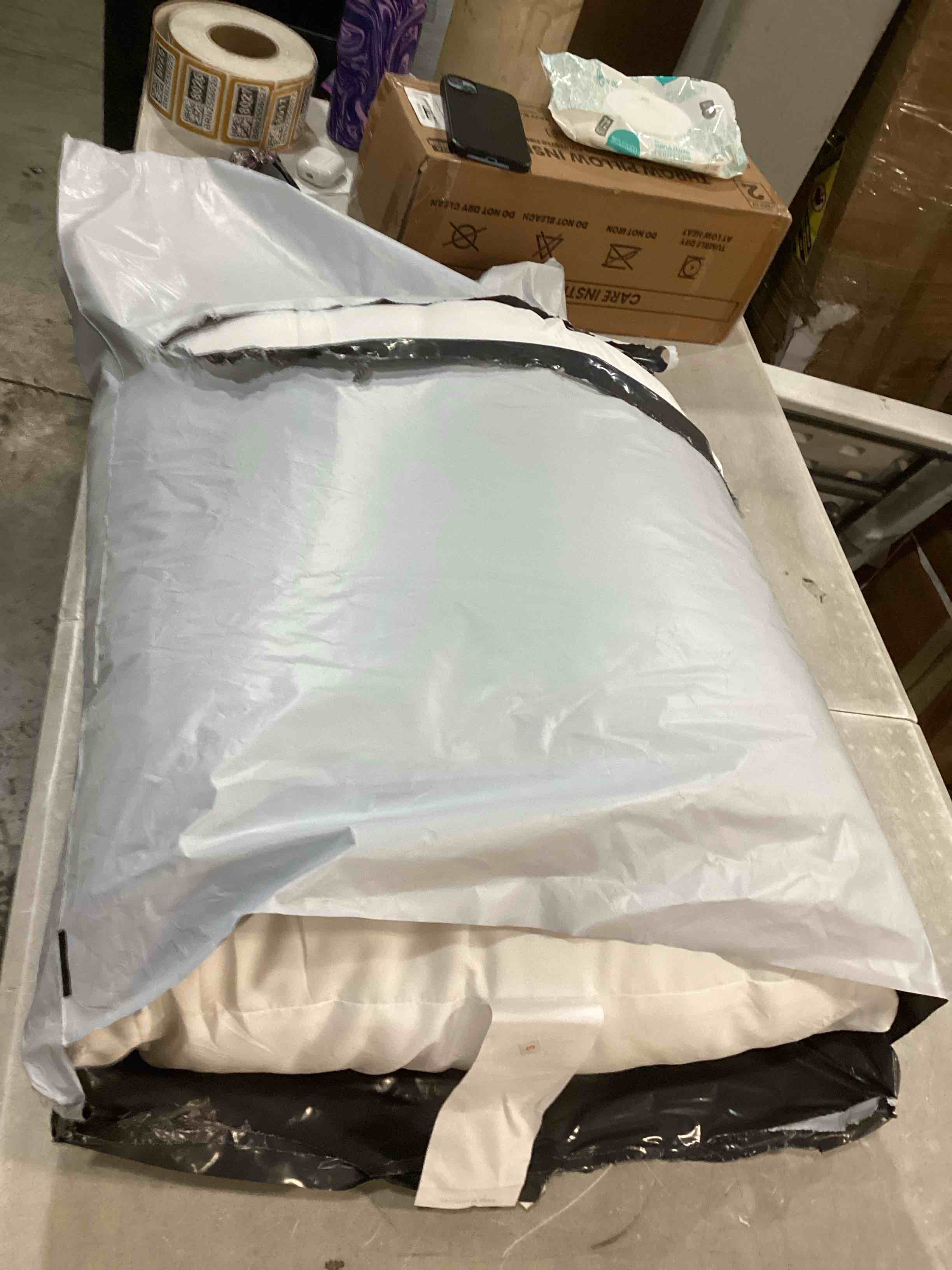 utopia white pillows 26”x26” 2 pcs