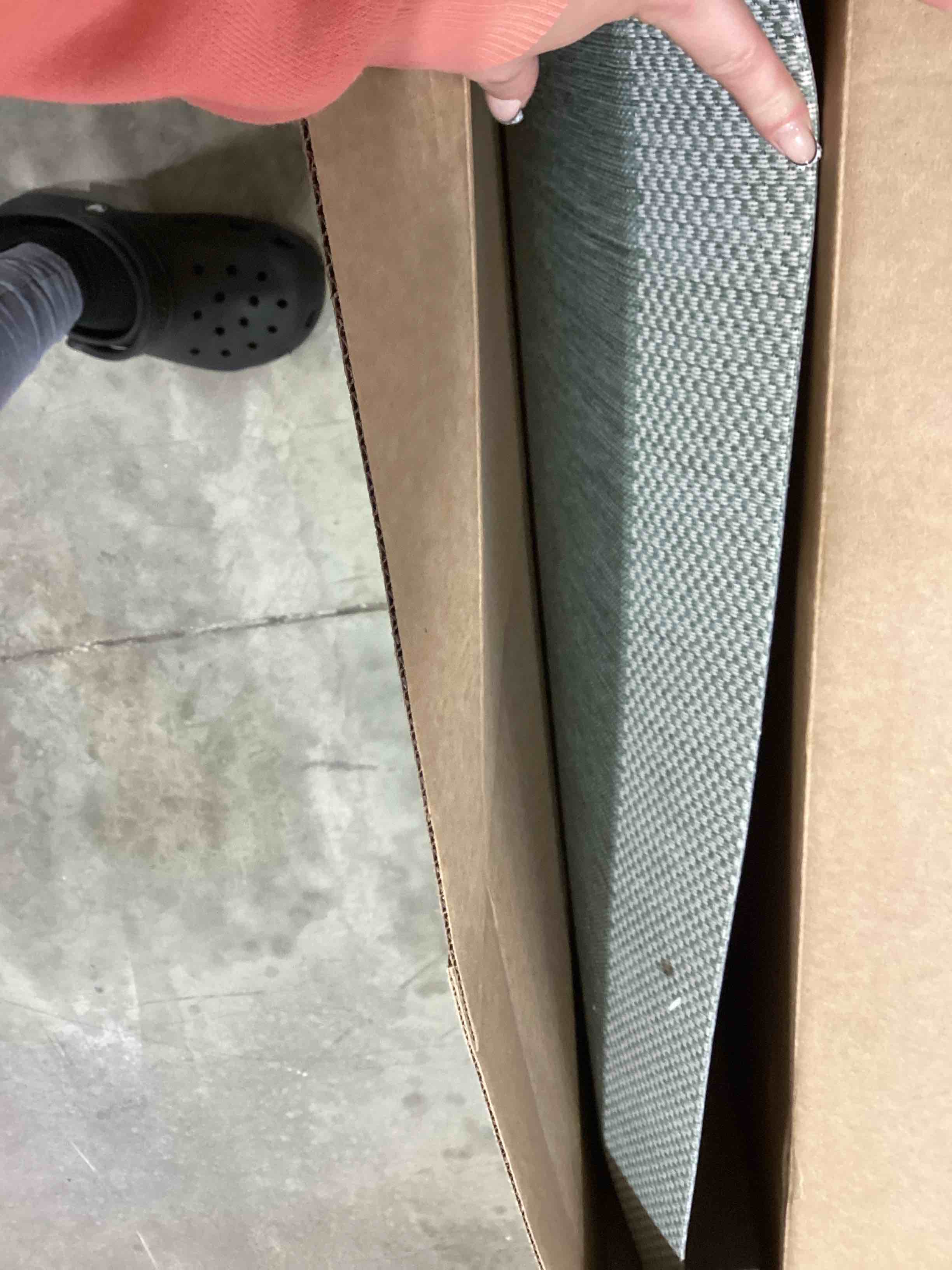 Condition photo showing Good Condition for martha stewart mira modern heathered solid anti-fatigue air-infused kitchen mat, mint green, 19.6"x32"