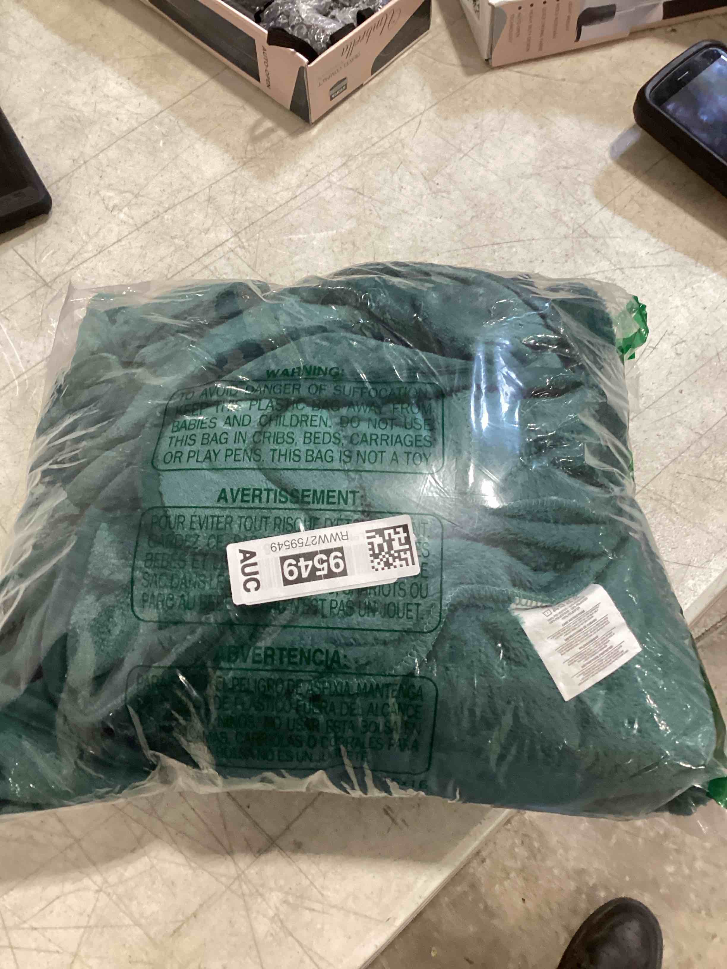 Exclusivo Mezcla Extra Large Fleece Throw Blanket for Couch, Sofa, 300GSM Super Soft and Warm Blankets, Forest Green Throw All Season Use, Cozy, Plush, Lightweight, 50x70 Inches