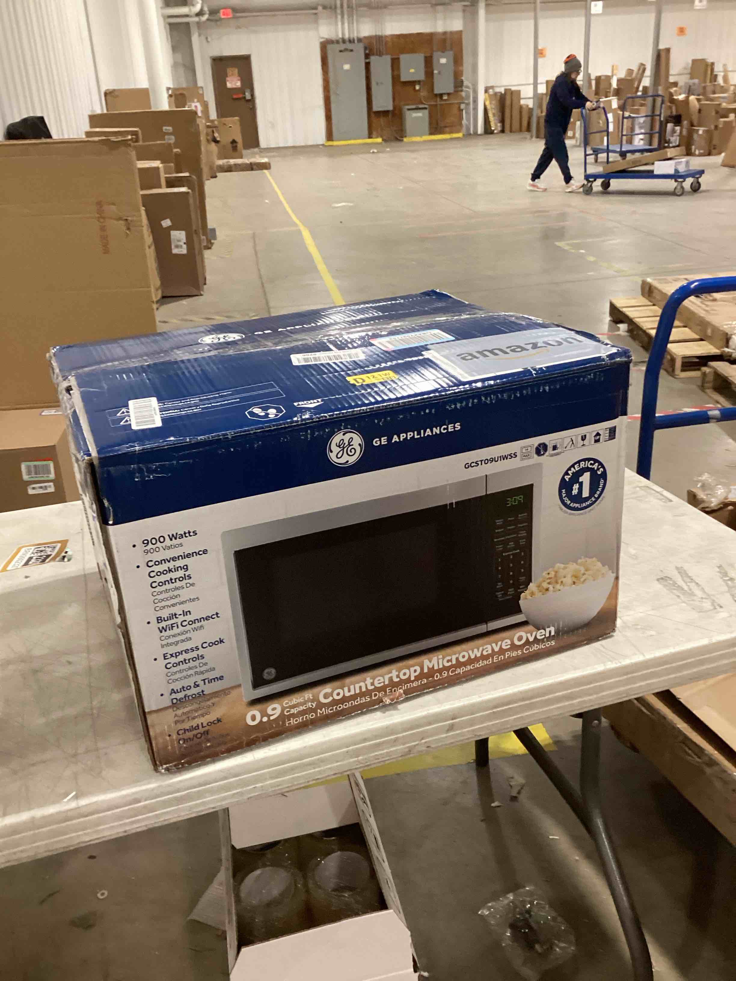 BLACK+DECKER Countertop Microwave Oven 0.9 Cu Ft, 6 Auto Menus, Child Lock, Memory Function, 10 Power Levels, Easy One-Touch Start, Digital Panel, 900W