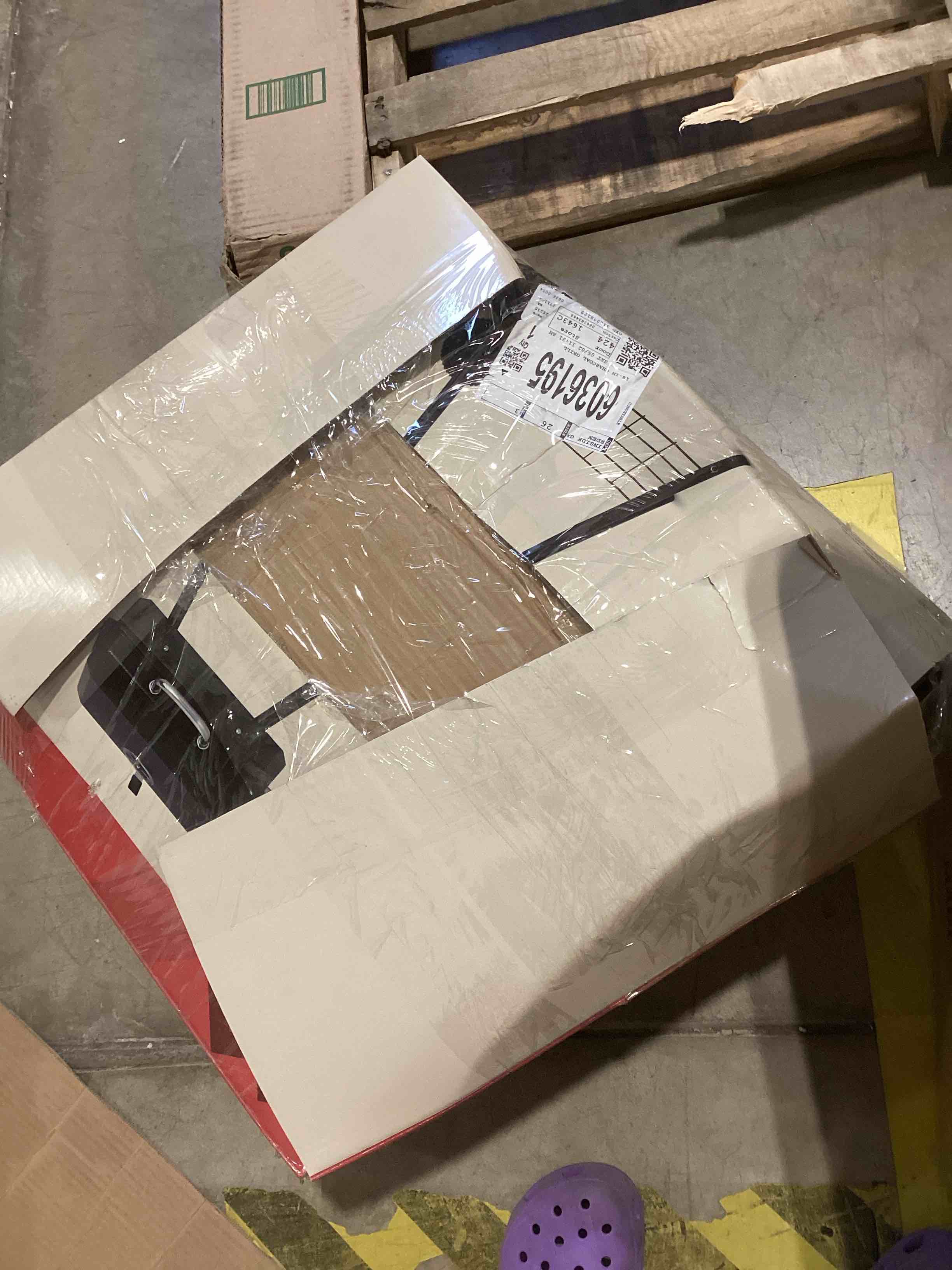 Condition photo showing As Is for master forge small 290-sq.in 18.2-in w black cart charcoal grill
