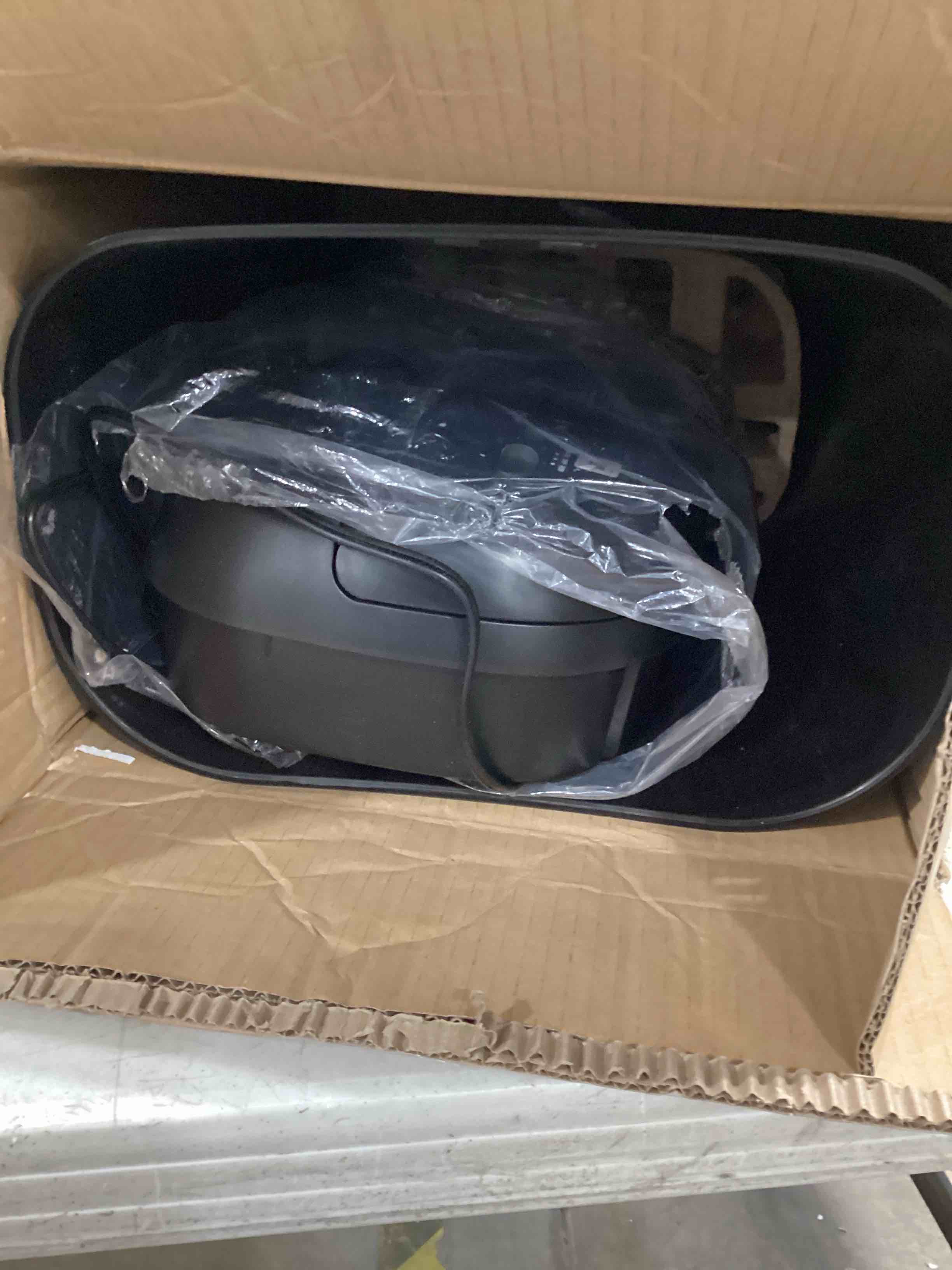 Condition photo showing Good Condition for home office paper shredder,14-sheet cross cut with 6.6-gallon basket, high security level p-4,3-mode design shred card/cd/paper cross cut-14