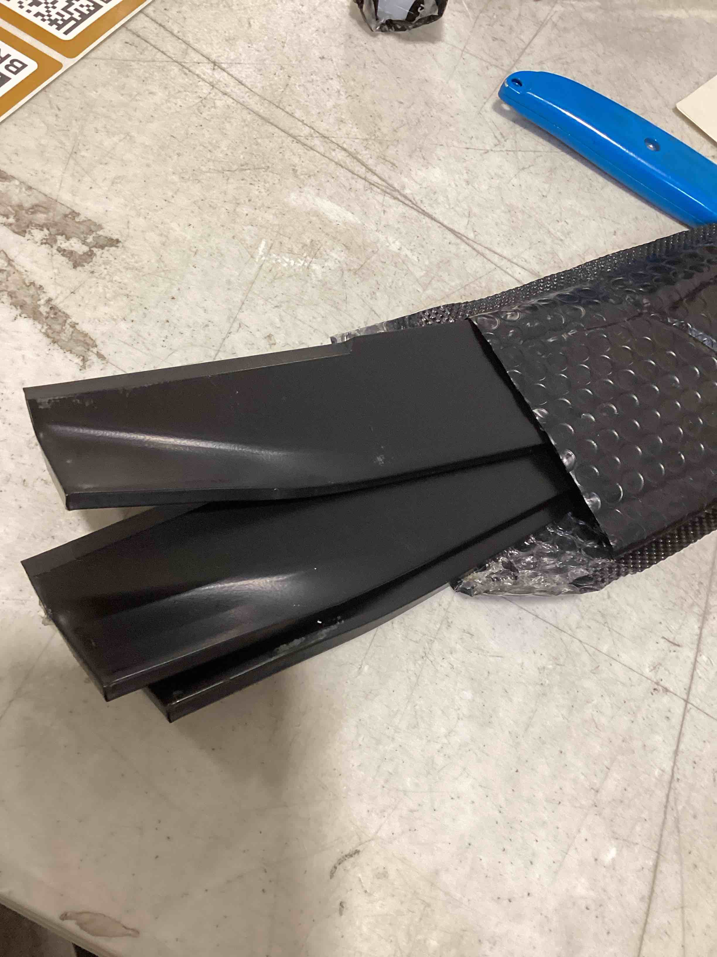 Condition photo showing Good Condition for 106077 mower blades compatible with toro wheel horse 42" deck, 106636 mulching blades fit for to ro 300 series, xt series, lt-1642, replace for 106077-03, 350-116, 3 pack