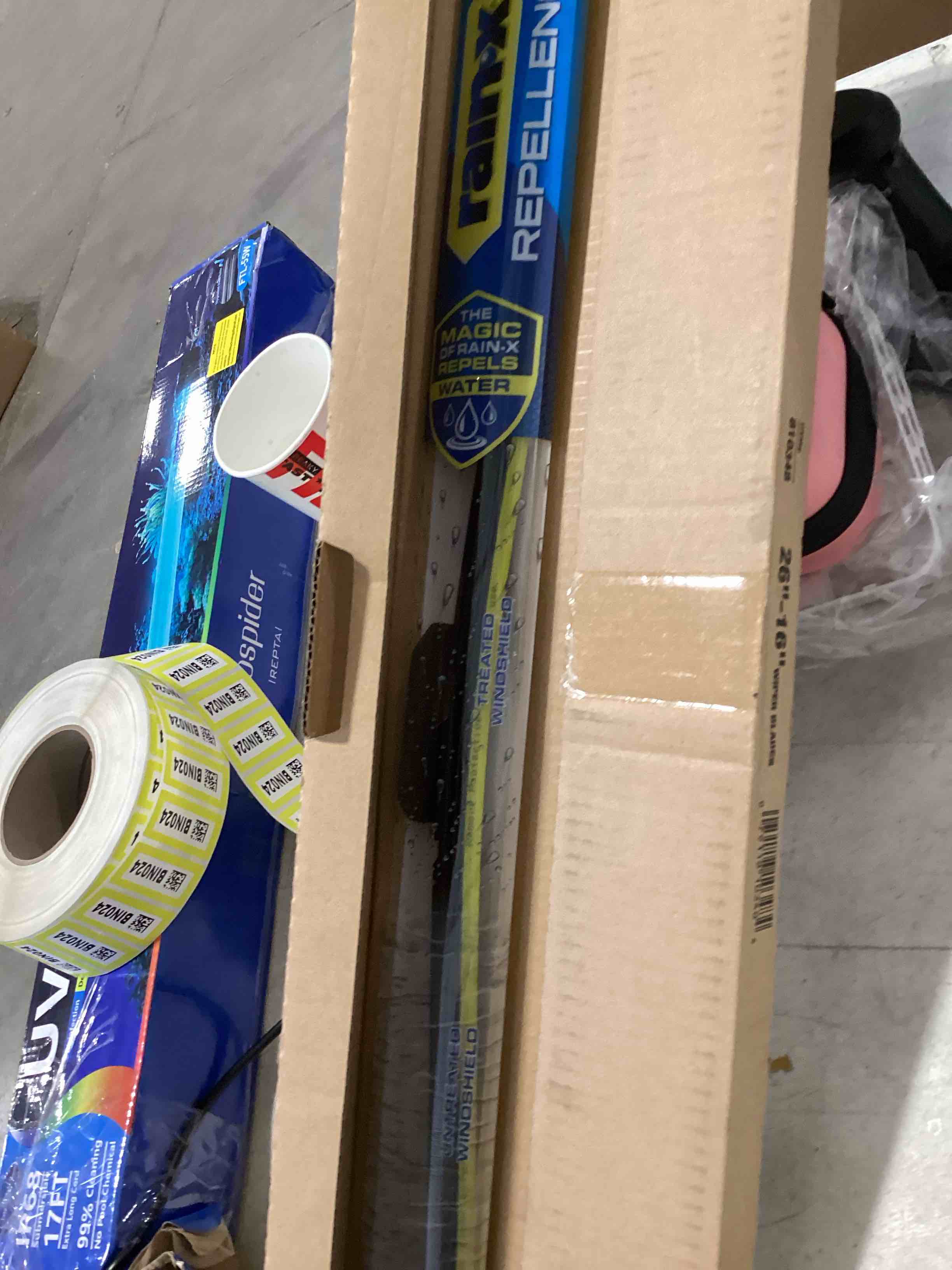 Condition photo showing Good Condition for windshield wipers rainx