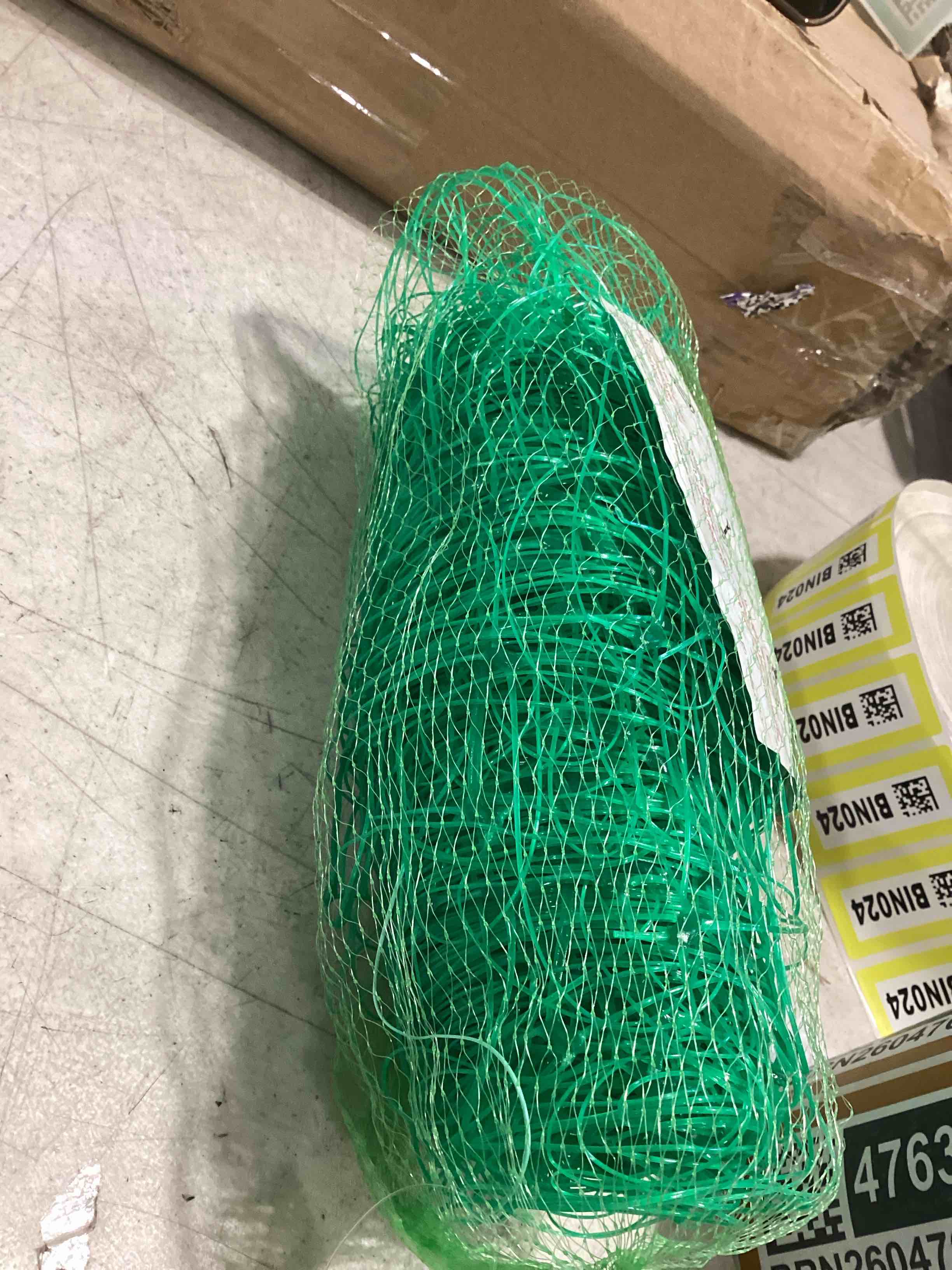 Condition photo showing Good Condition for de-bird trellis netting for climbing plants - green, compact, 15mm mesh - garden vegetable & flower support, easy install, uv-treated nylon