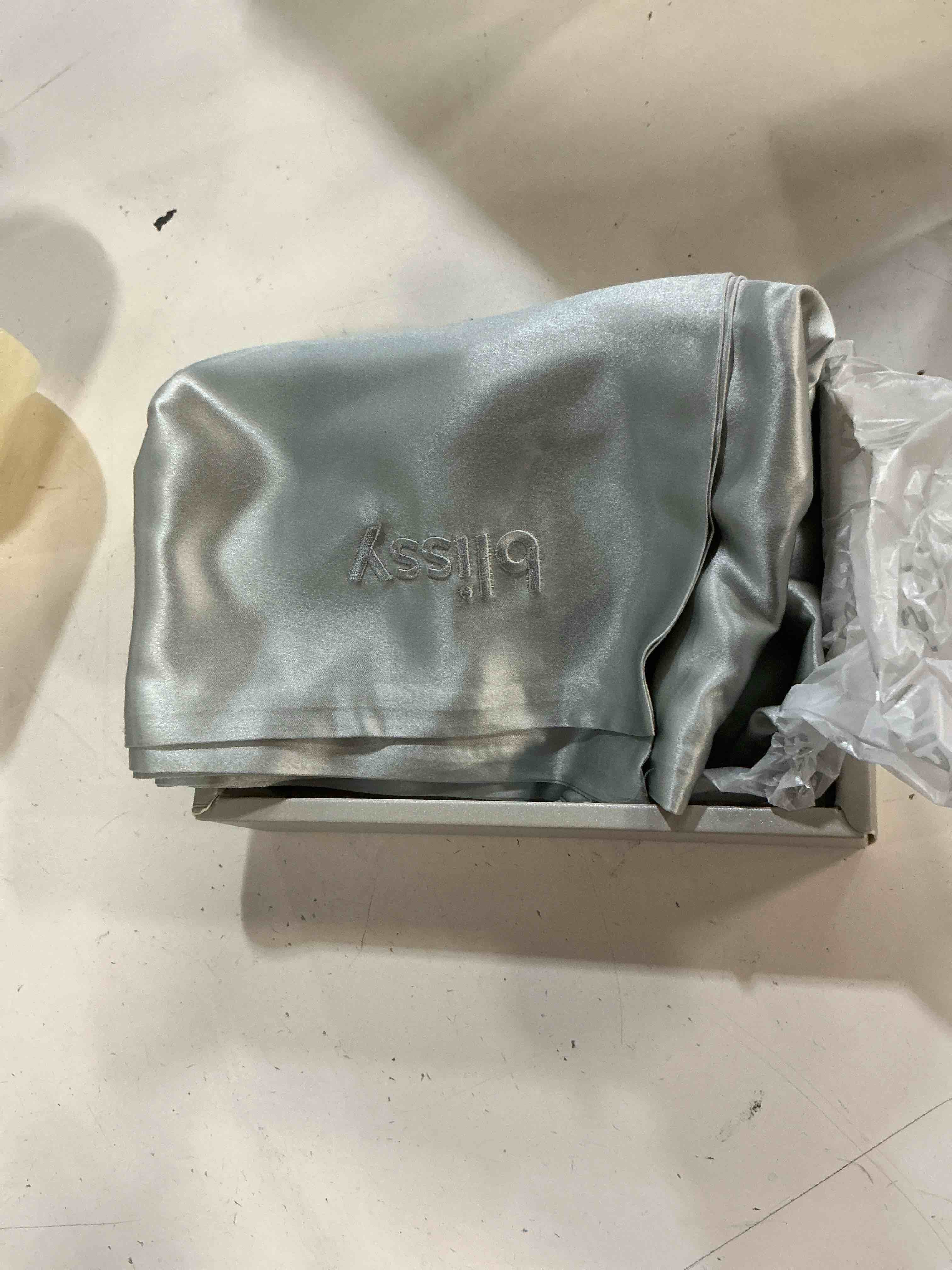 Condition photo showing Good Condition for blissy silk pillowcase - 100% pure mulberry silk - 22 momme 6a high-grade fibers - silk pillow cover for hair & skin - regular, queen & king (silver, standard) silver standard