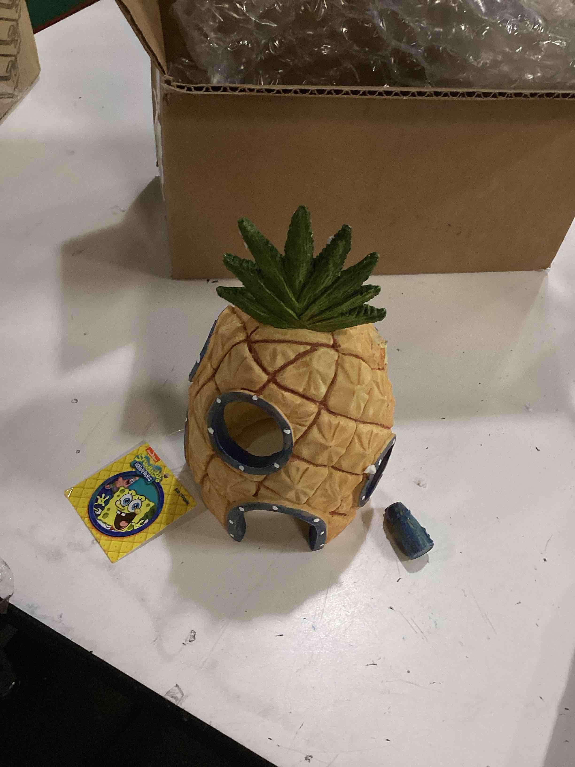 Condition photo showing As Is for penn-plax spongebob squarepants officially licensed aquarium ornament spongebob’s pineapple house large