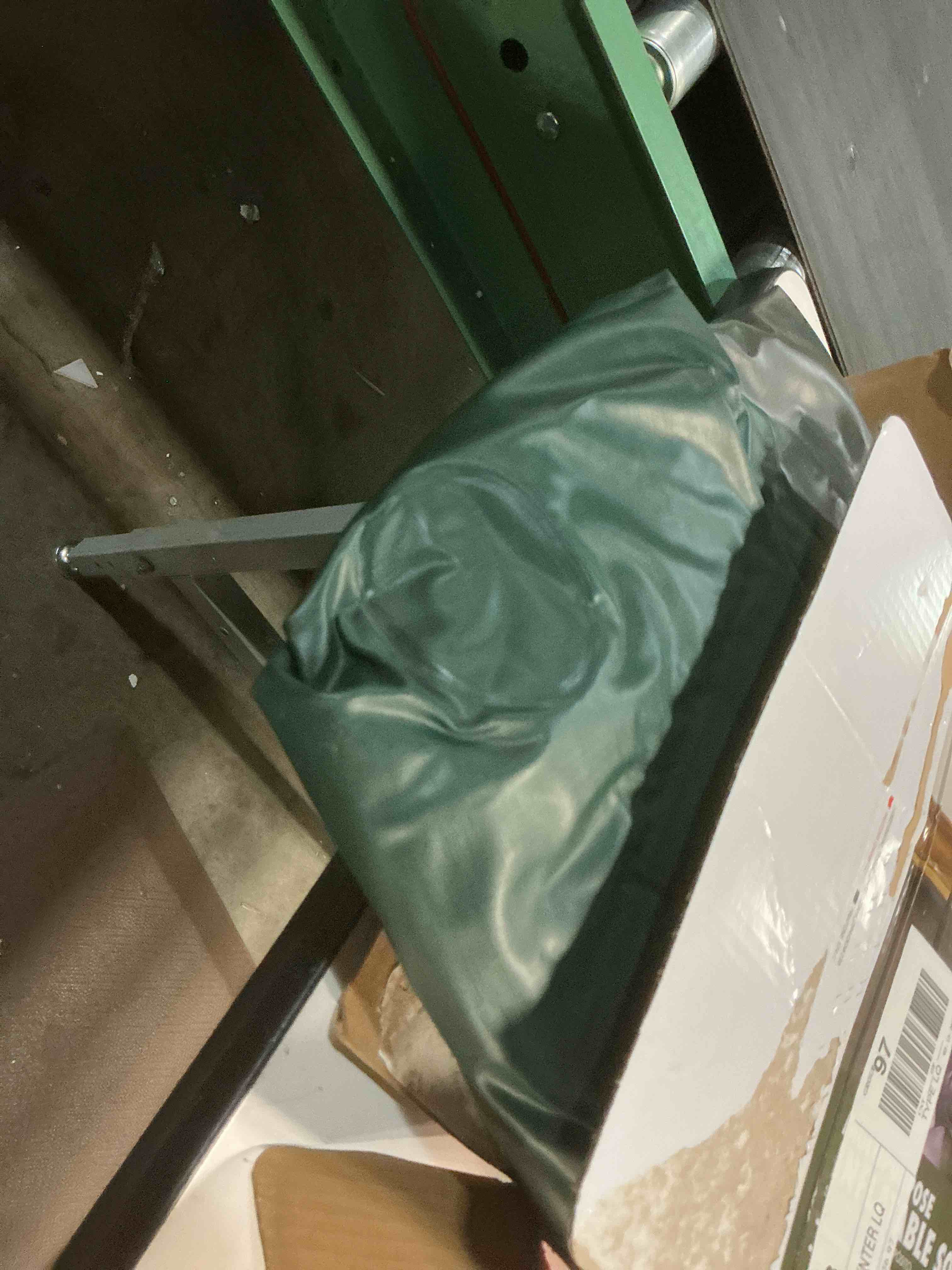 https://s3.amazonaws.com/lotting-images-prod/bidfta/BRN2649780_1775845344664.jpeg