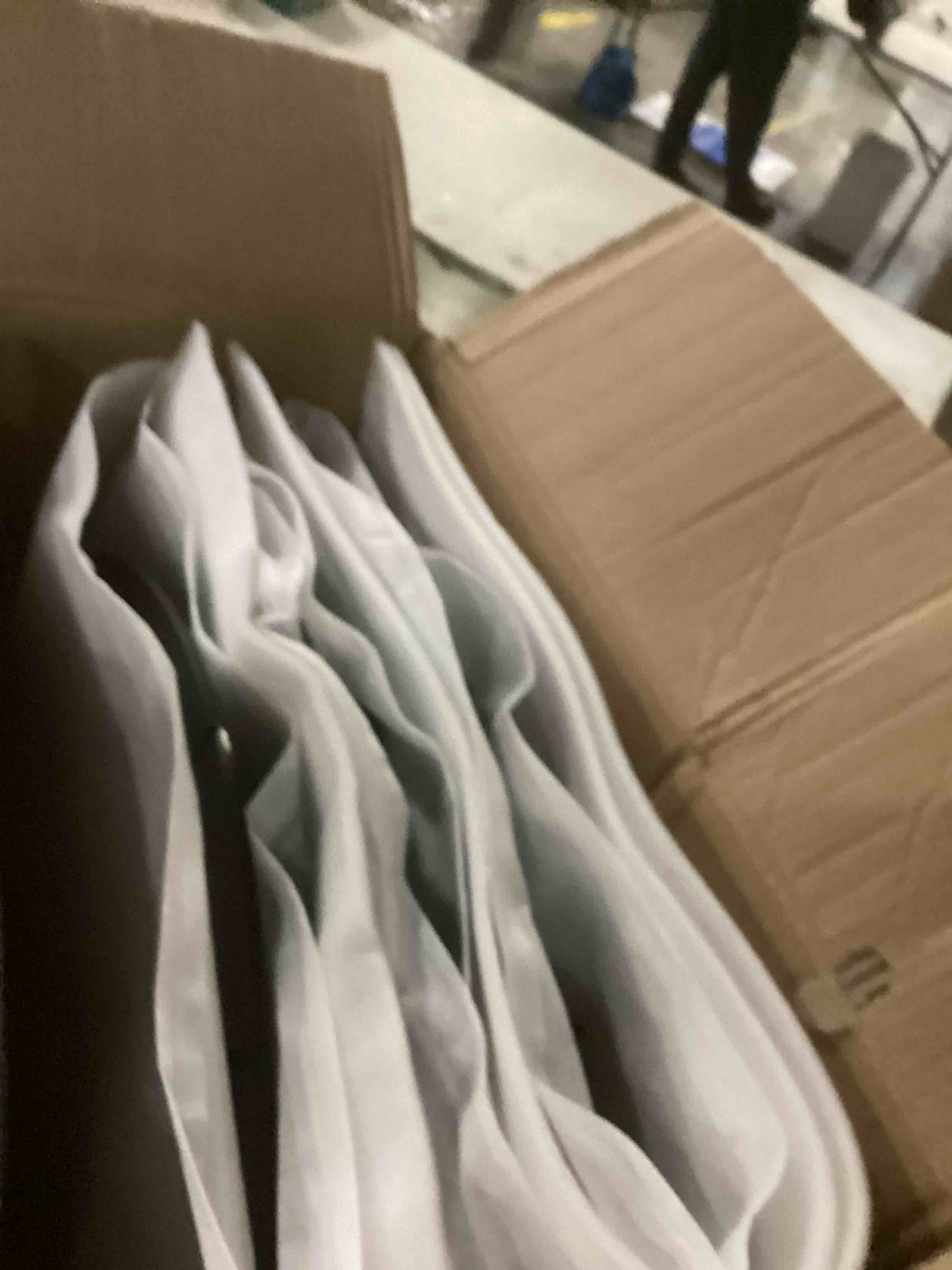https://s3.amazonaws.com/lotting-images-prod/bidfta/BRN2728652_1745502490908.jpeg