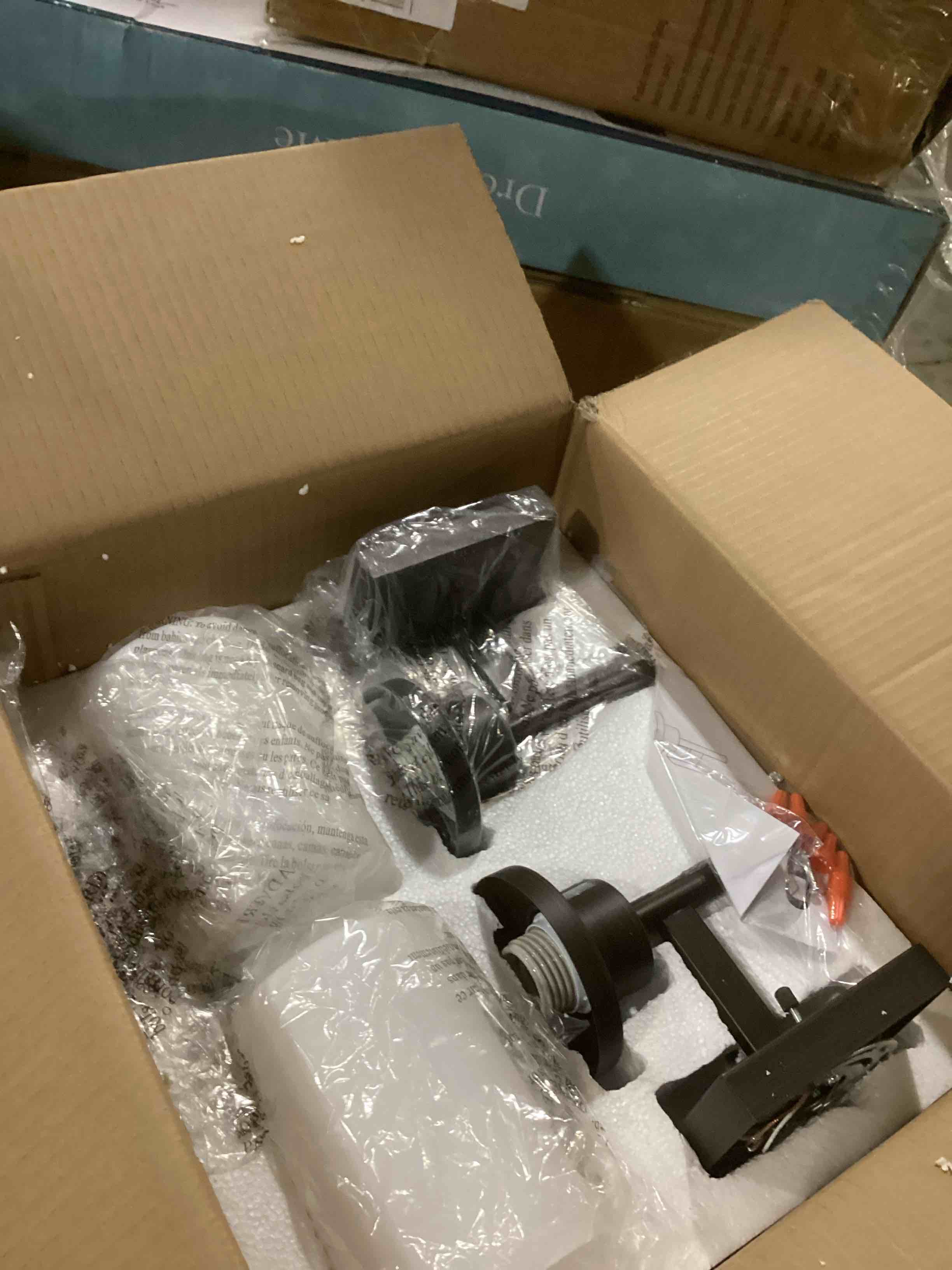 https://s3.amazonaws.com/lotting-images-prod/bidfta/BRN2728849_1745607434711.jpeg