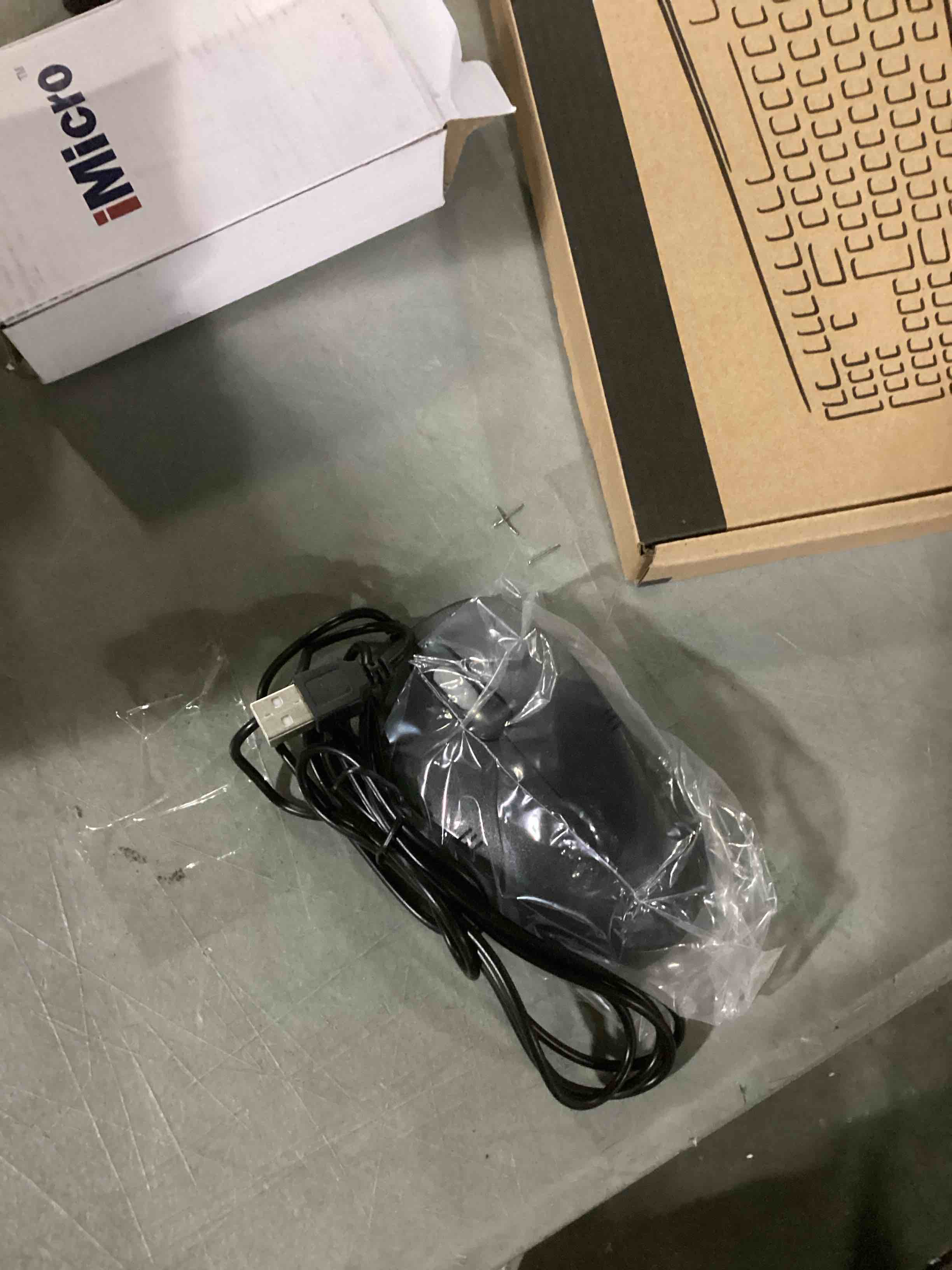 https://s3.amazonaws.com/lotting-images-prod/bidfta/BRN2728886_1745842324272.jpeg