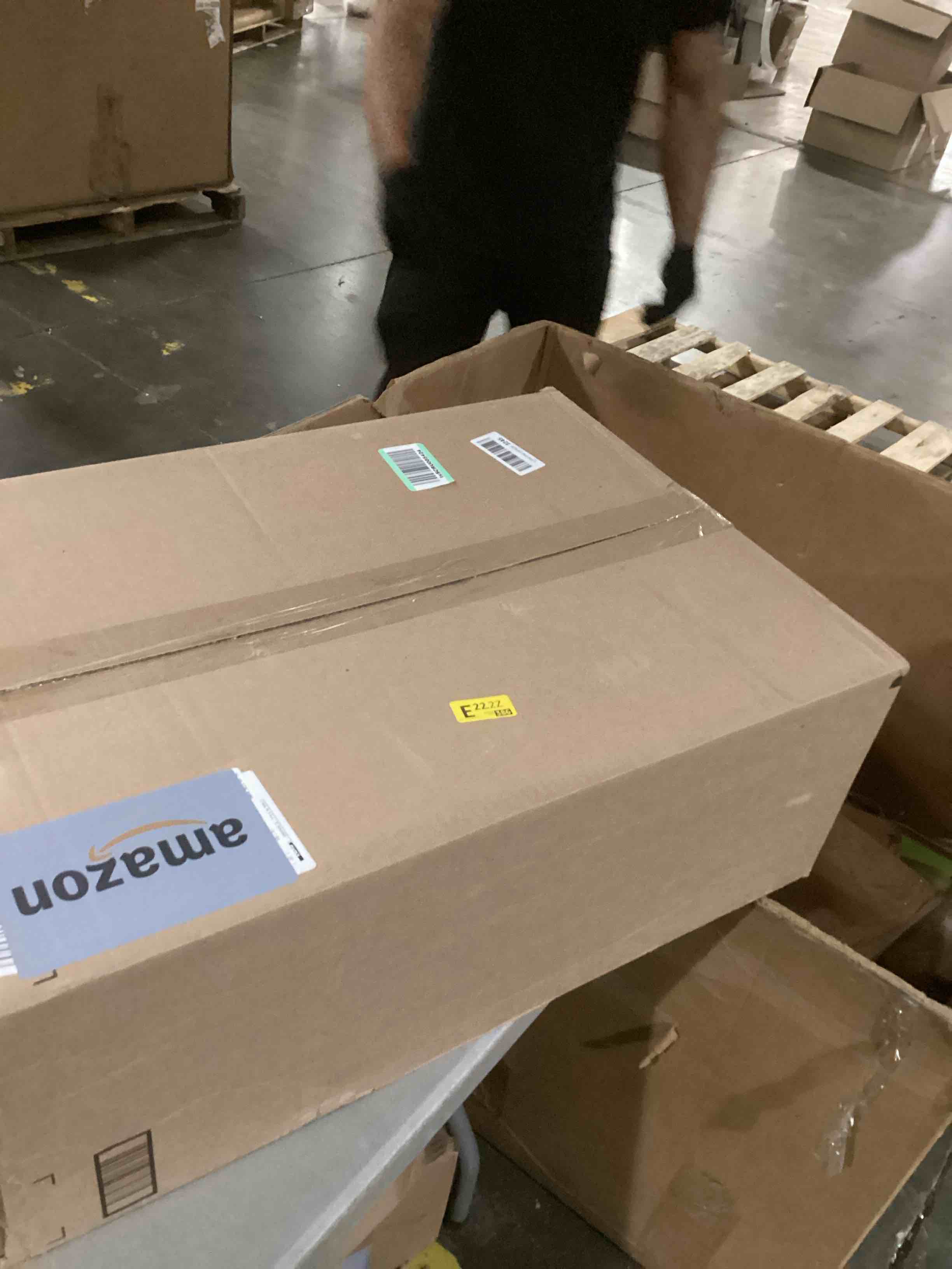 https://s3.amazonaws.com/lotting-images-prod/bidfta/BRN2728891_1745843005643.jpeg