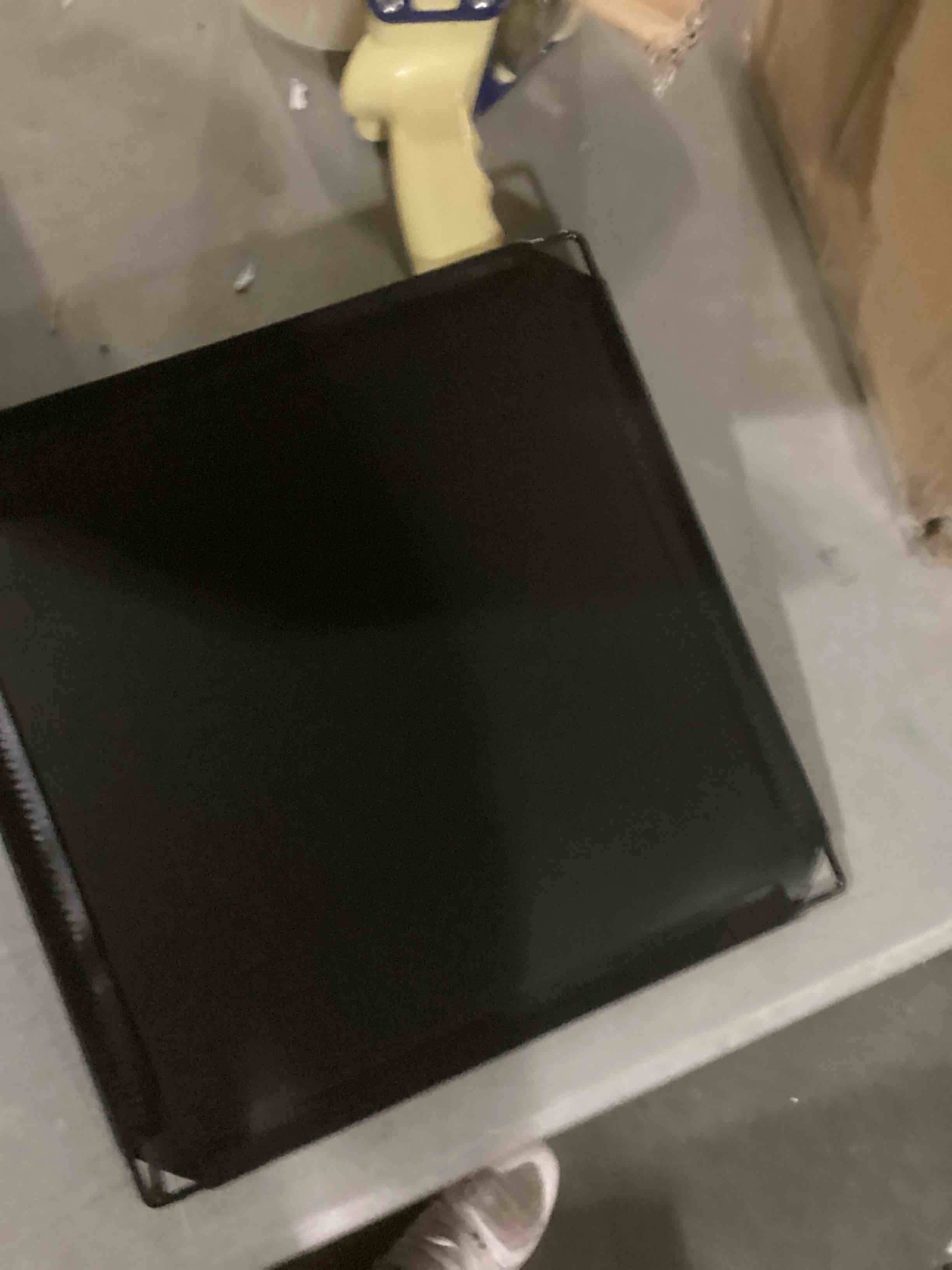 https://s3.amazonaws.com/lotting-images-prod/bidfta/BRN2728904_1745845075295.jpeg