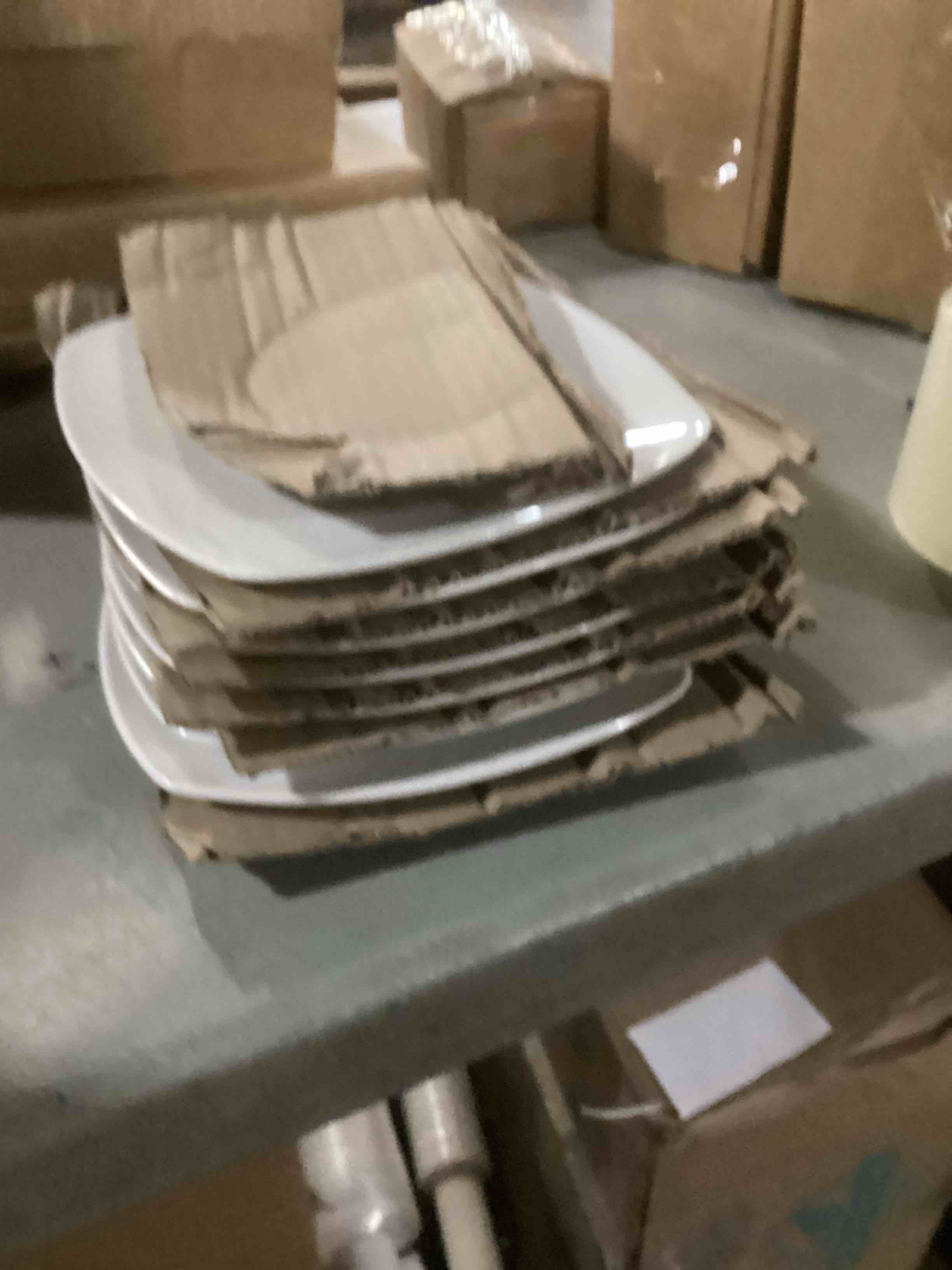 https://s3.amazonaws.com/lotting-images-prod/bidfta/BRN2729111_1746031553966.jpeg