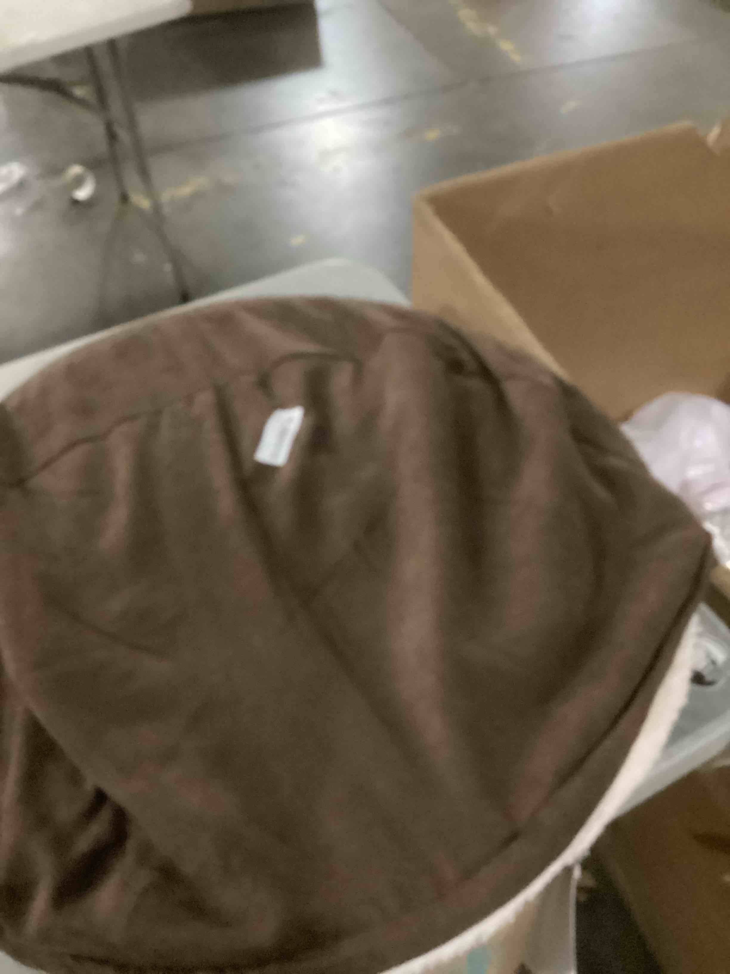 https://s3.amazonaws.com/lotting-images-prod/bidfta/BRN2729250_1746117310529.jpeg