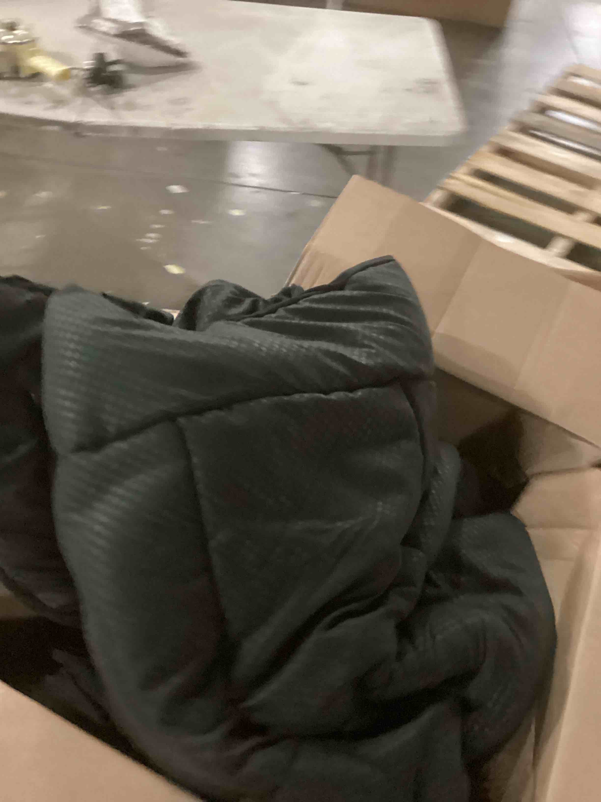 https://s3.amazonaws.com/lotting-images-prod/bidfta/BRN2729427_1746451755009.jpeg
