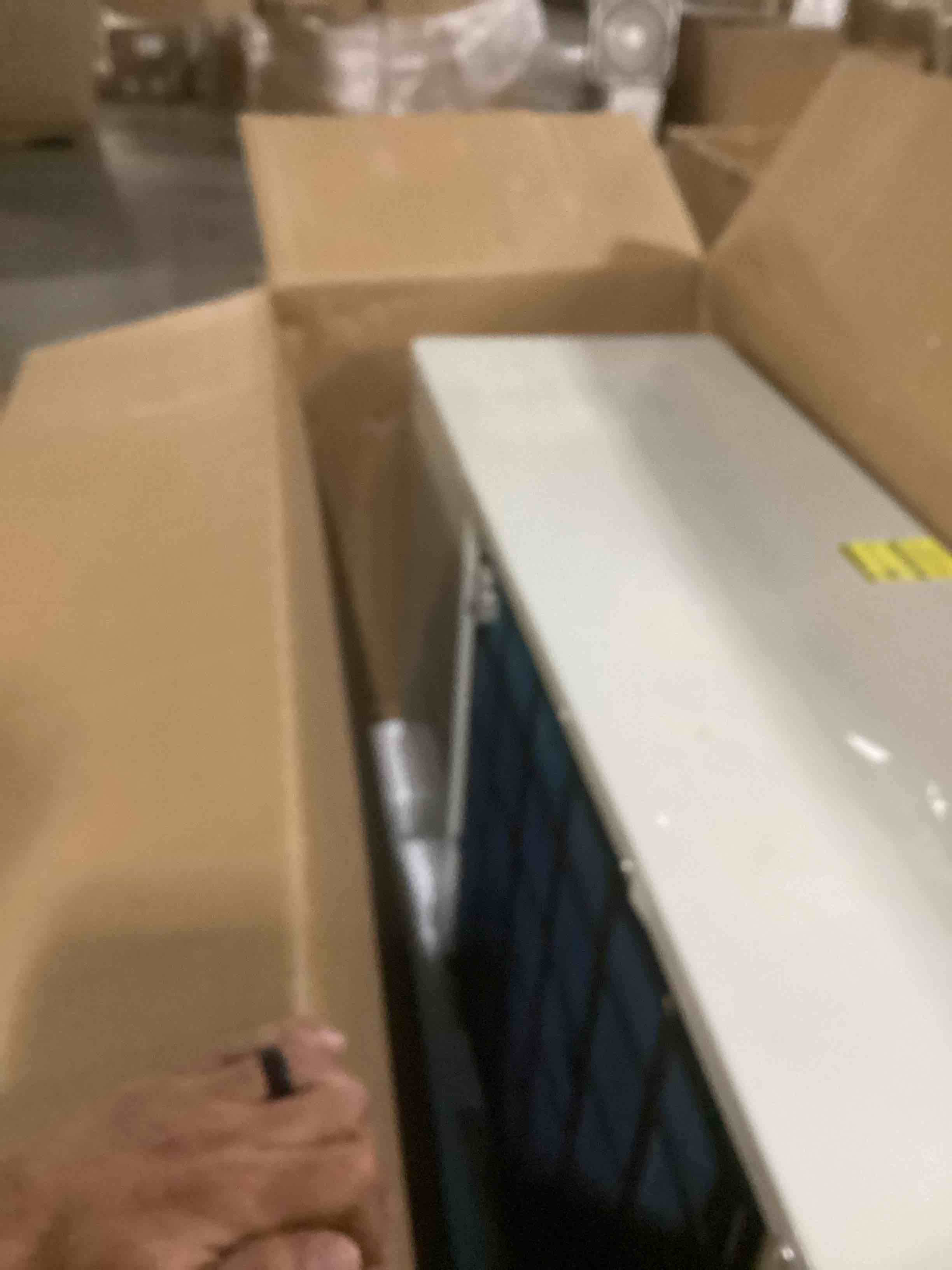 https://s3.amazonaws.com/lotting-images-prod/bidfta/BRN2729637_1746711345712.jpeg