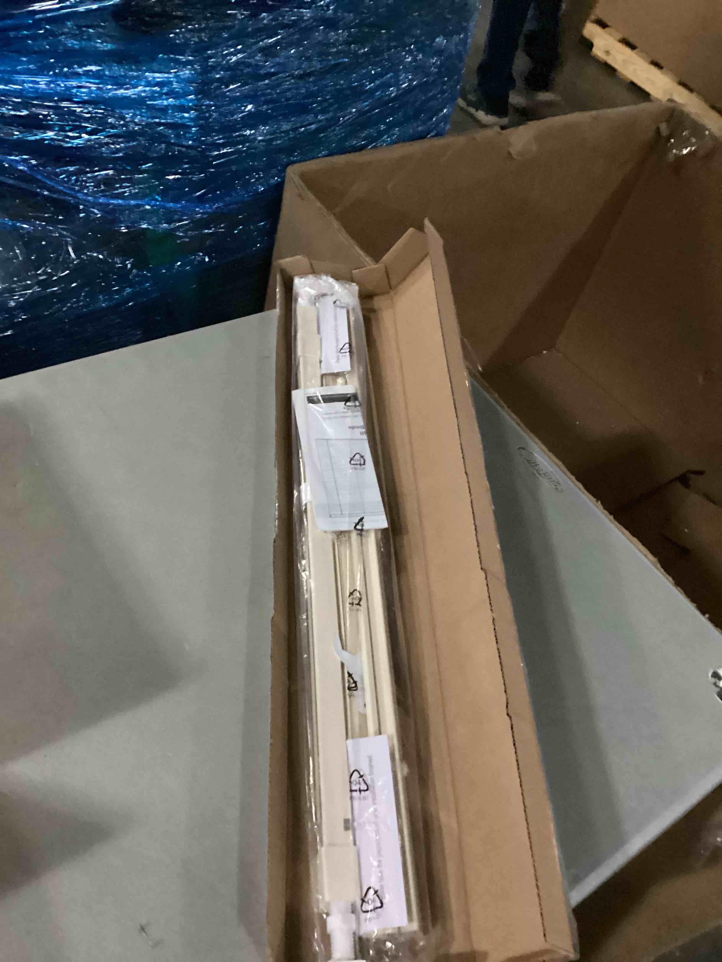 https://s3.amazonaws.com/lotting-images-prod/bidfta/BRN2730524_1747914277896.jpeg