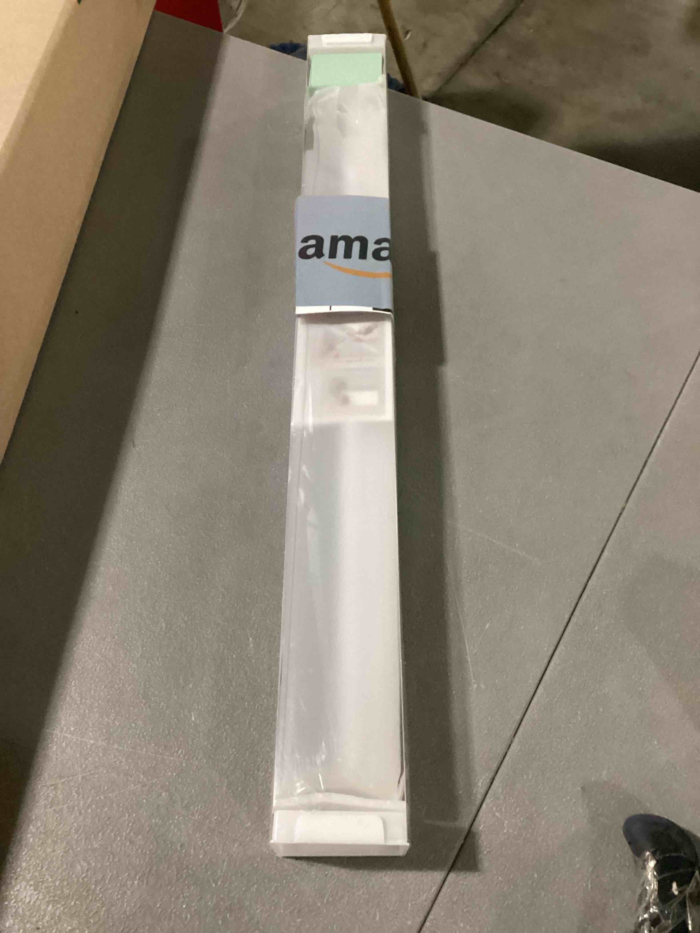 https://s3.amazonaws.com/lotting-images-prod/bidfta/BRN2731632_1746449855449.jpeg