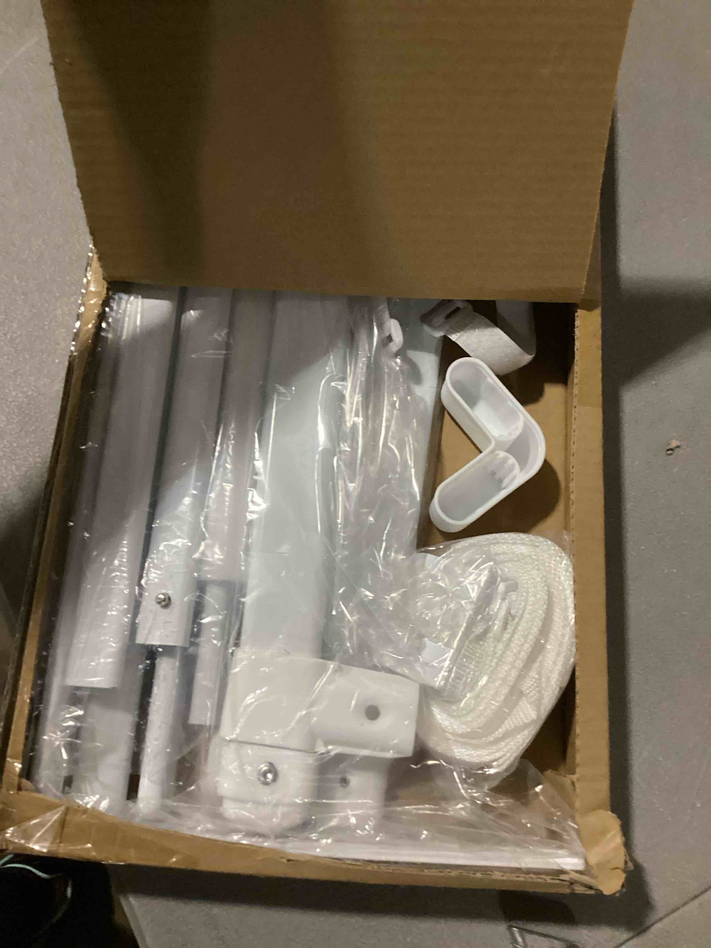https://s3.amazonaws.com/lotting-images-prod/bidfta/BRN2732449_1747077587302.jpeg