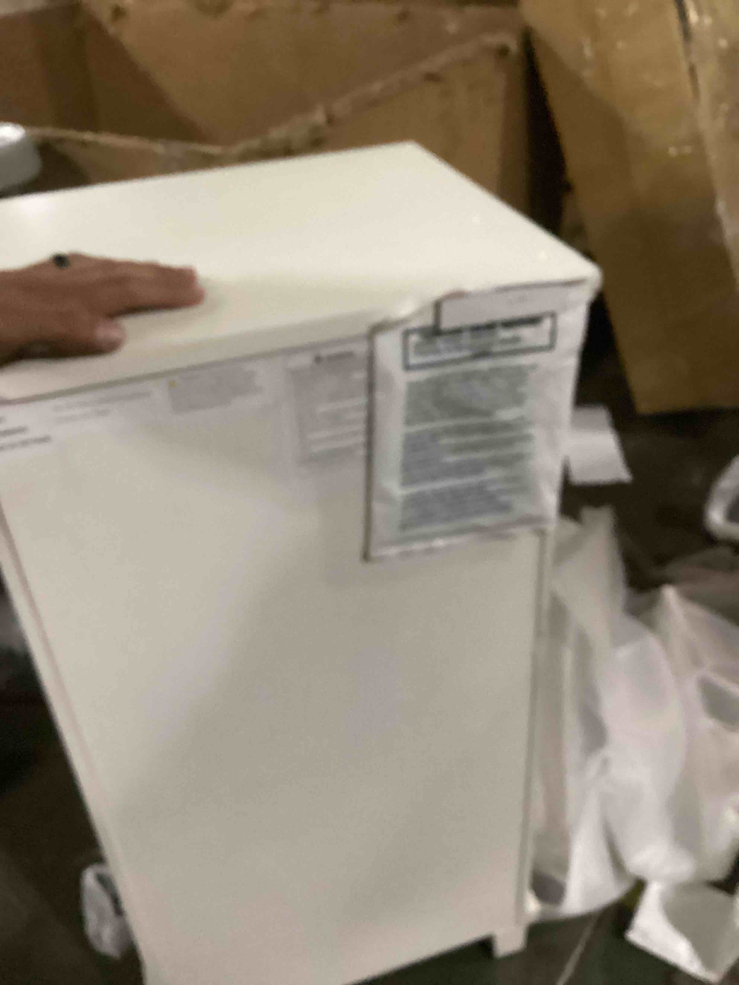 https://s3.amazonaws.com/lotting-images-prod/bidfta/BRN2738250_1750261864279.jpeg