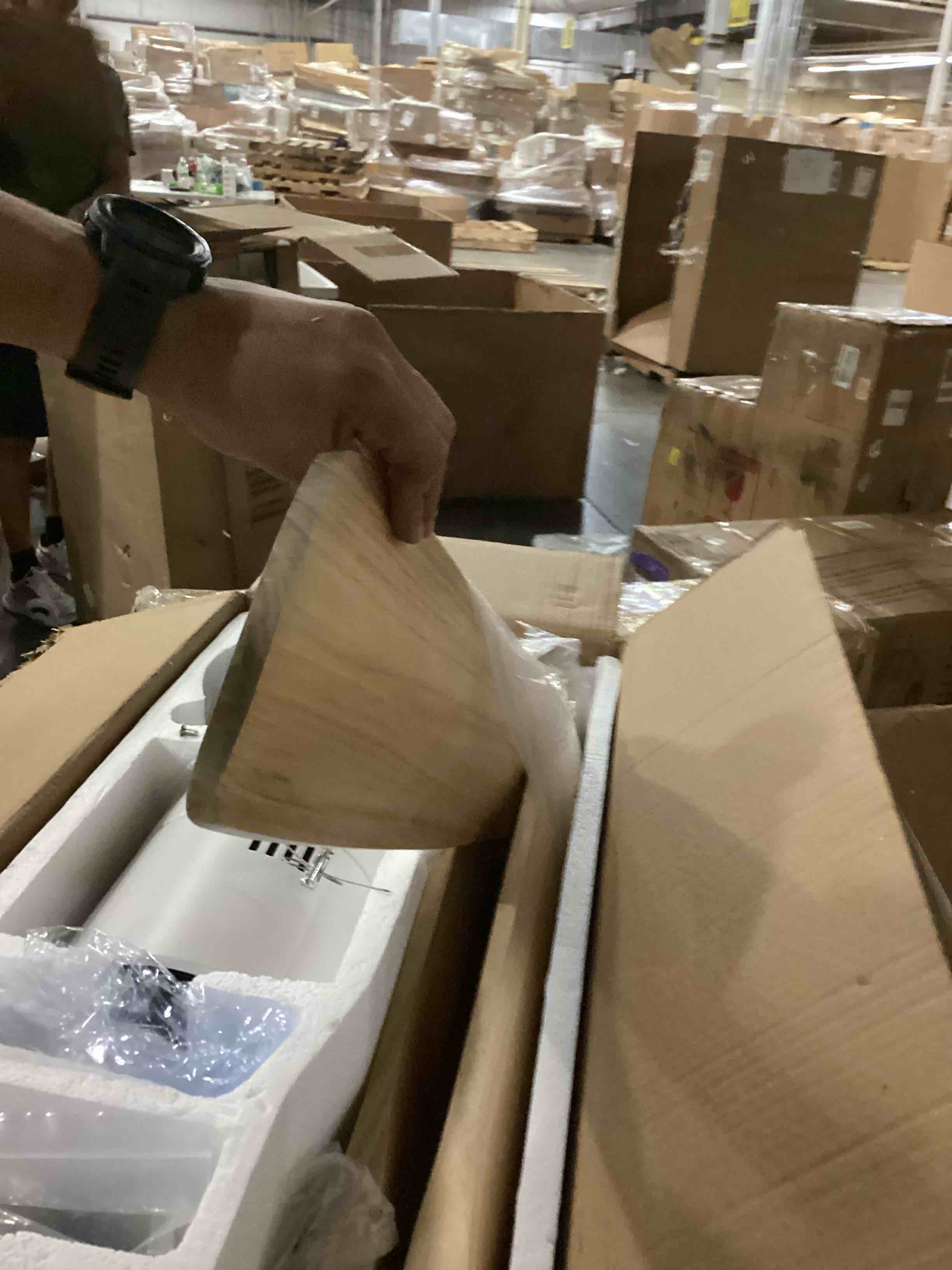 https://s3.amazonaws.com/lotting-images-prod/bidfta/BRN2738414_1750439955177.jpeg