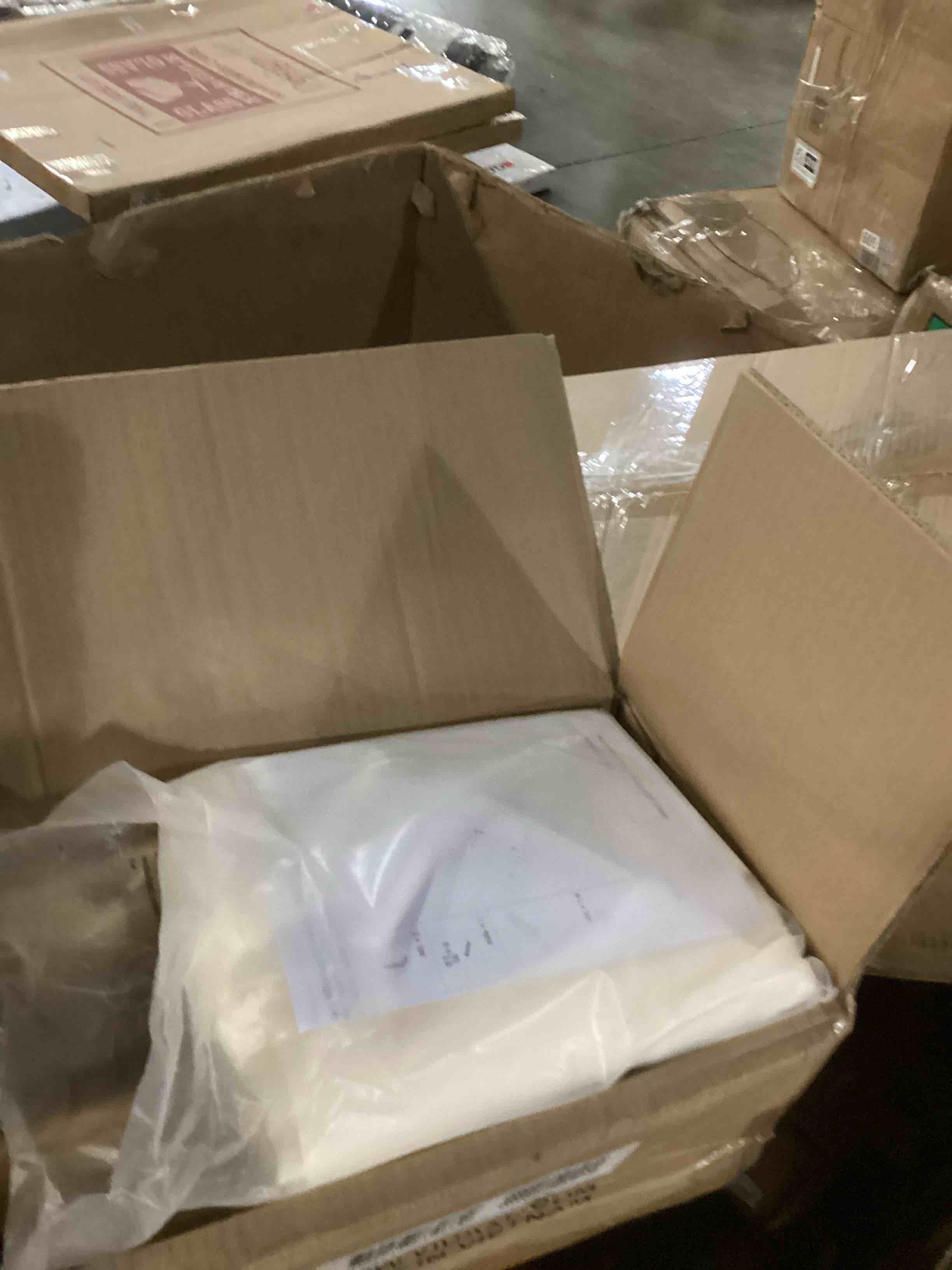 https://s3.amazonaws.com/lotting-images-prod/bidfta/BRN2739217_1751567852819.jpeg