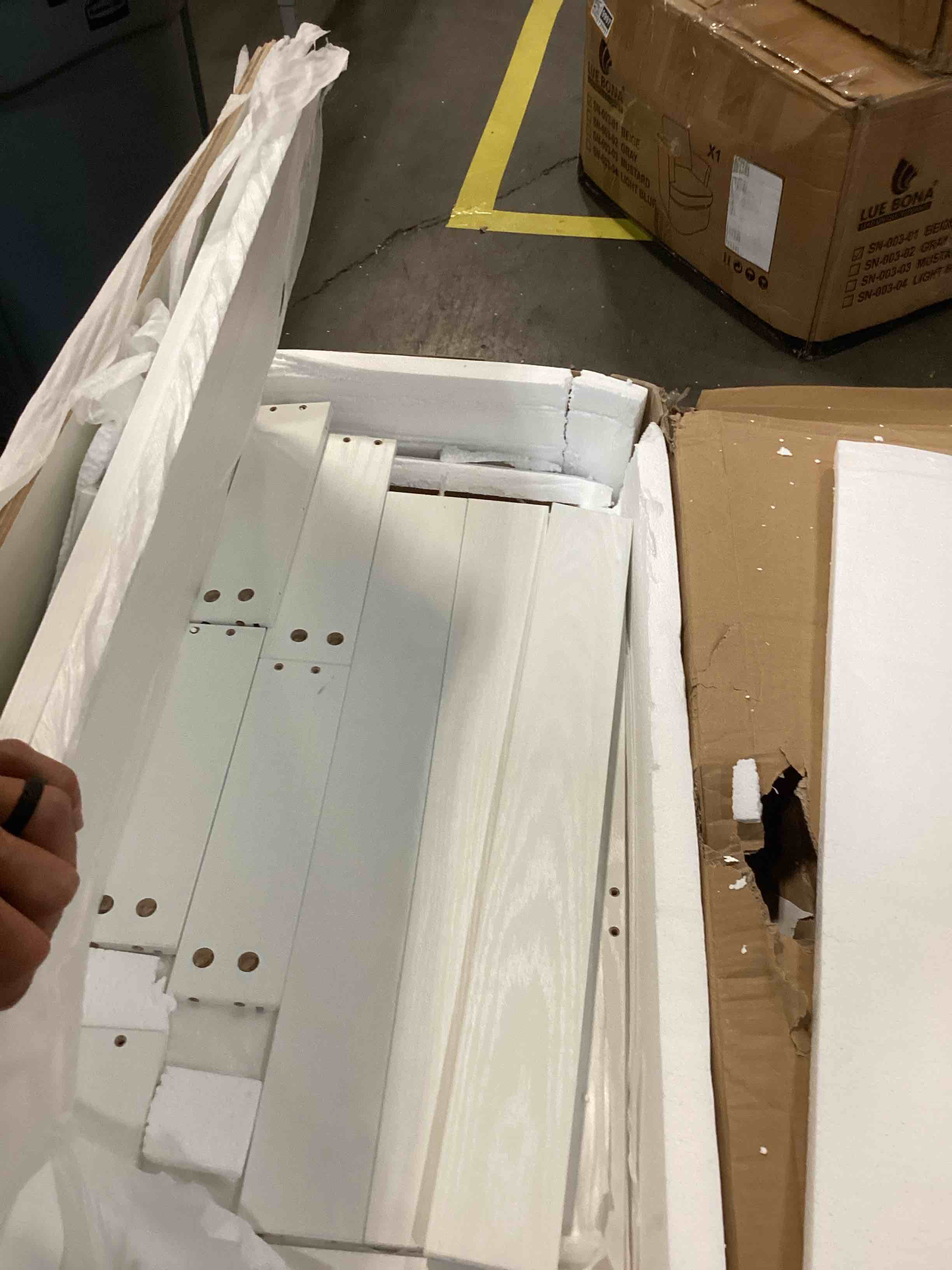 https://s3.amazonaws.com/lotting-images-prod/bidfta/BRN2739992_1753205425988.jpeg