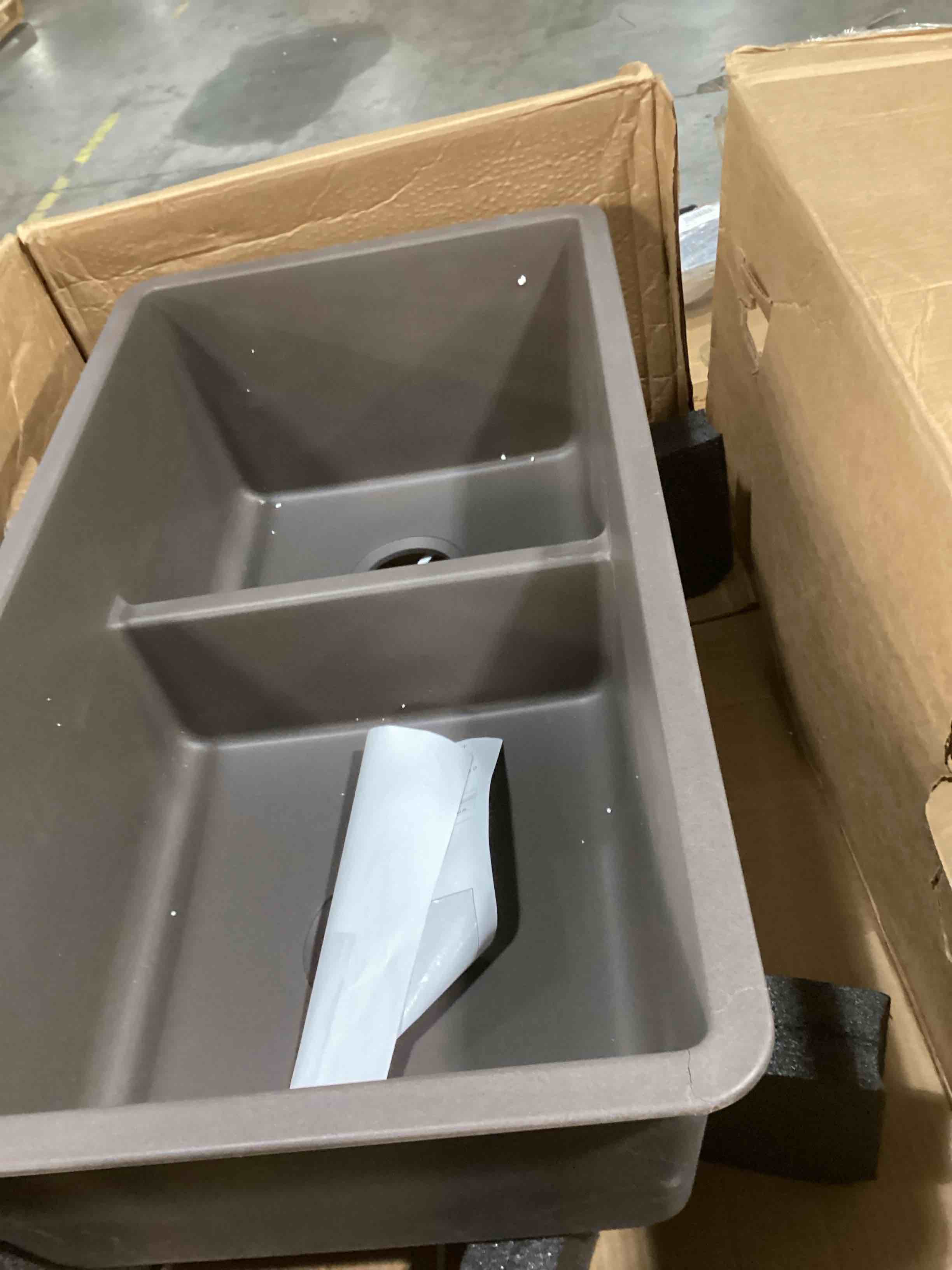 https://s3.amazonaws.com/lotting-images-prod/bidfta/BRN2742865_1757429549238.jpeg