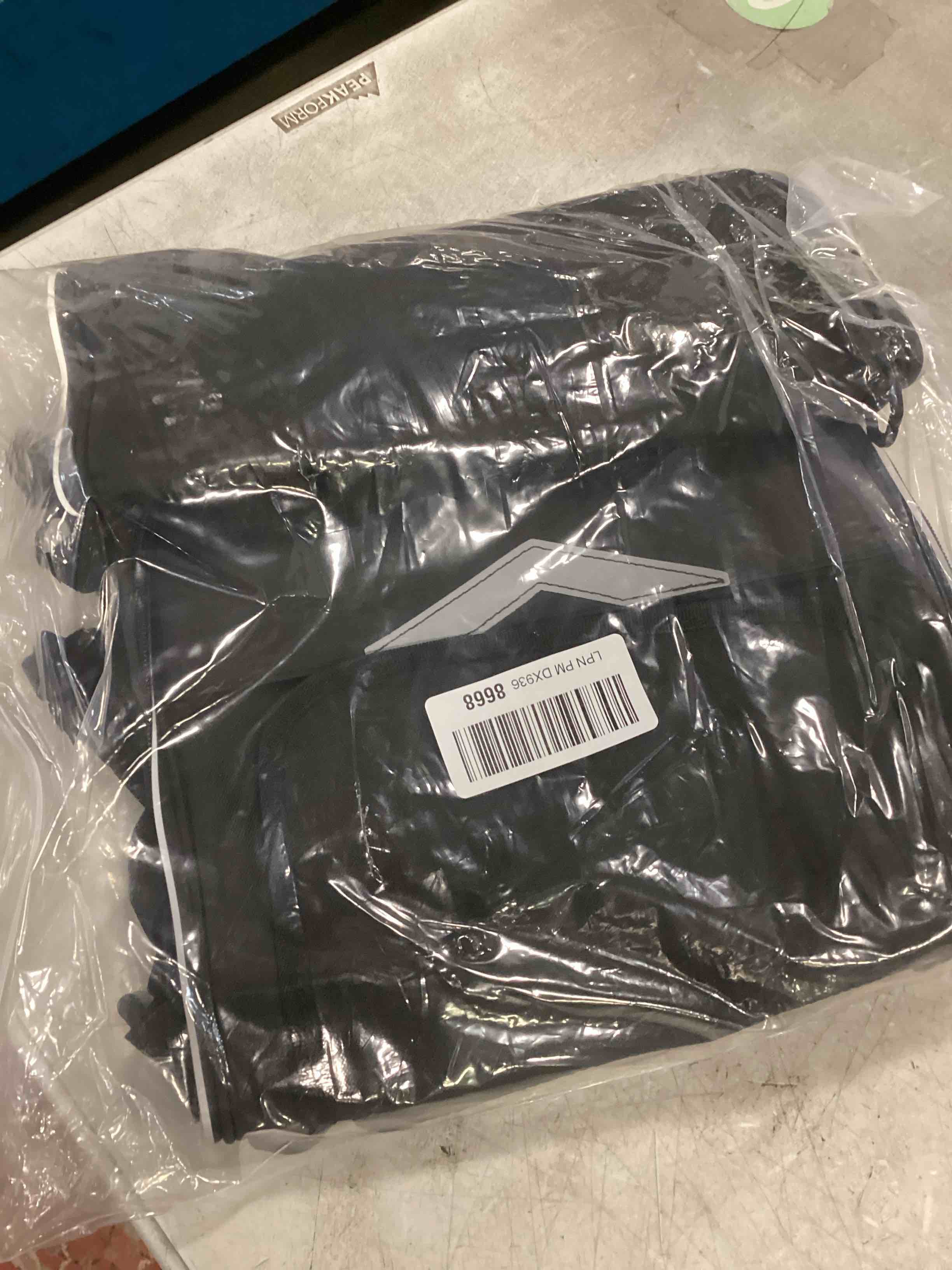 https://s3.amazonaws.com/lotting-images-prod/bidfta/BRN3223904_1751053075323.jpeg