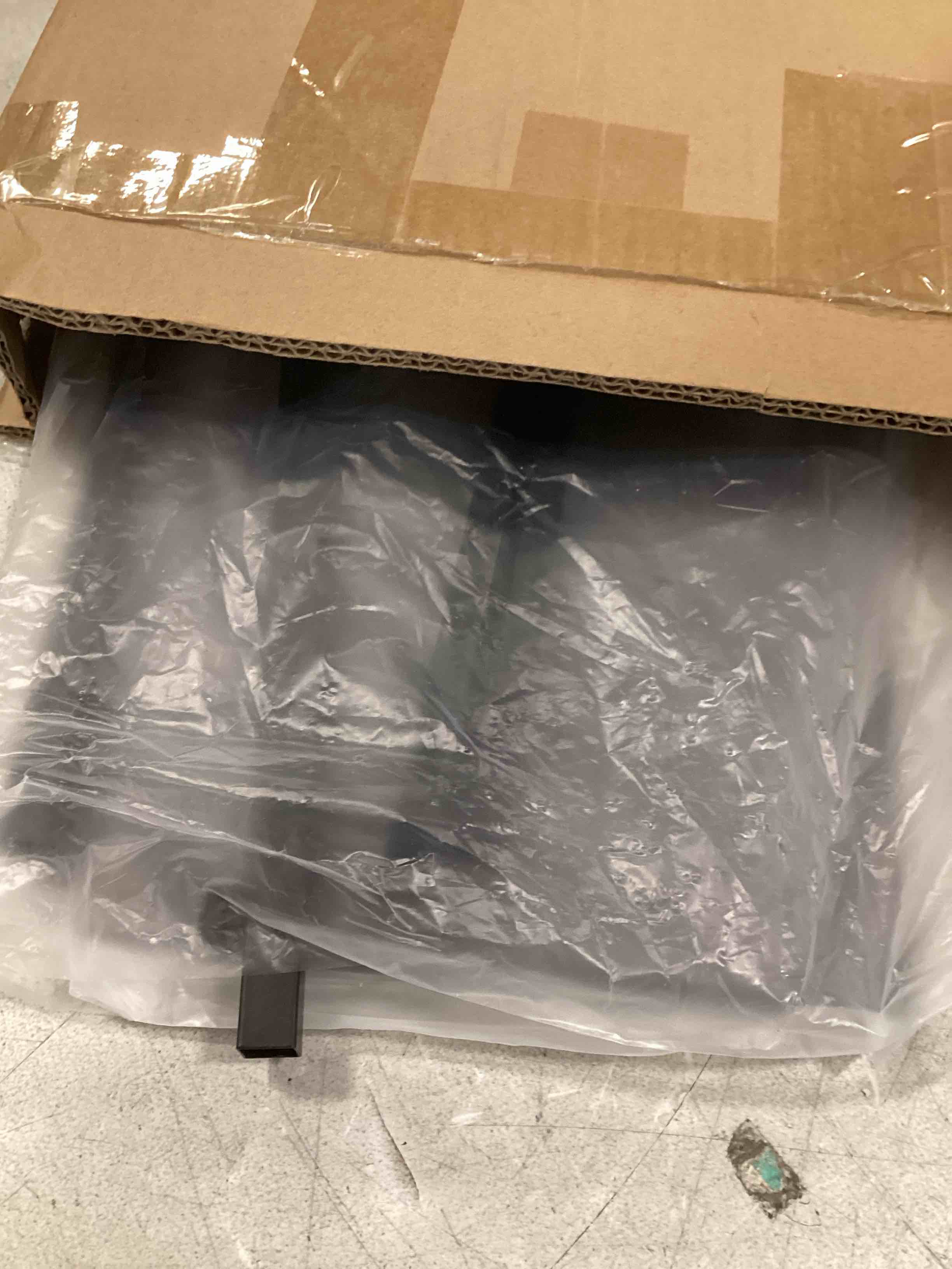 https://s3.amazonaws.com/lotting-images-prod/bidfta/BRN3229127_1750259002123.jpeg
