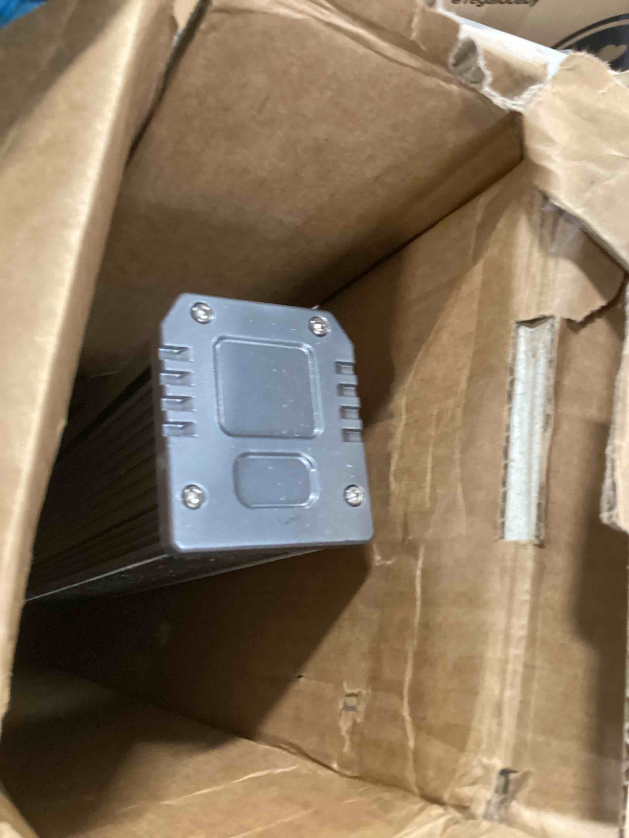 https://s3.amazonaws.com/lotting-images-prod/bidfta/BRN3229143_1750260423631.jpeg