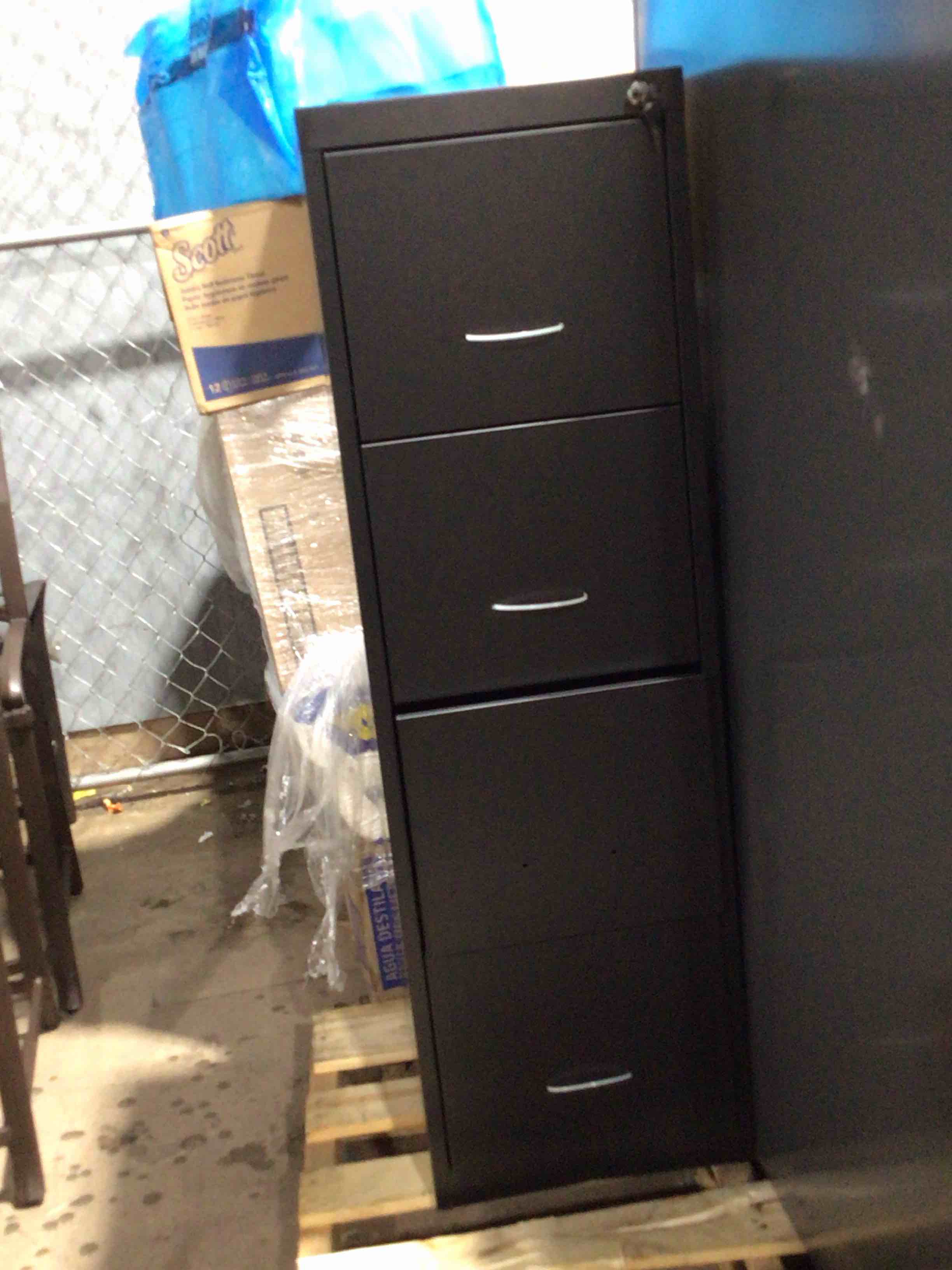 https://s3.amazonaws.com/lotting-images-prod/bidfta/BRN3365232_1753212322616.jpeg