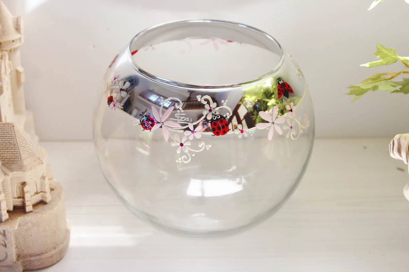 Fran Large hand-painted vase of balls, very colorful and decorated with small birds - similar to the stock 