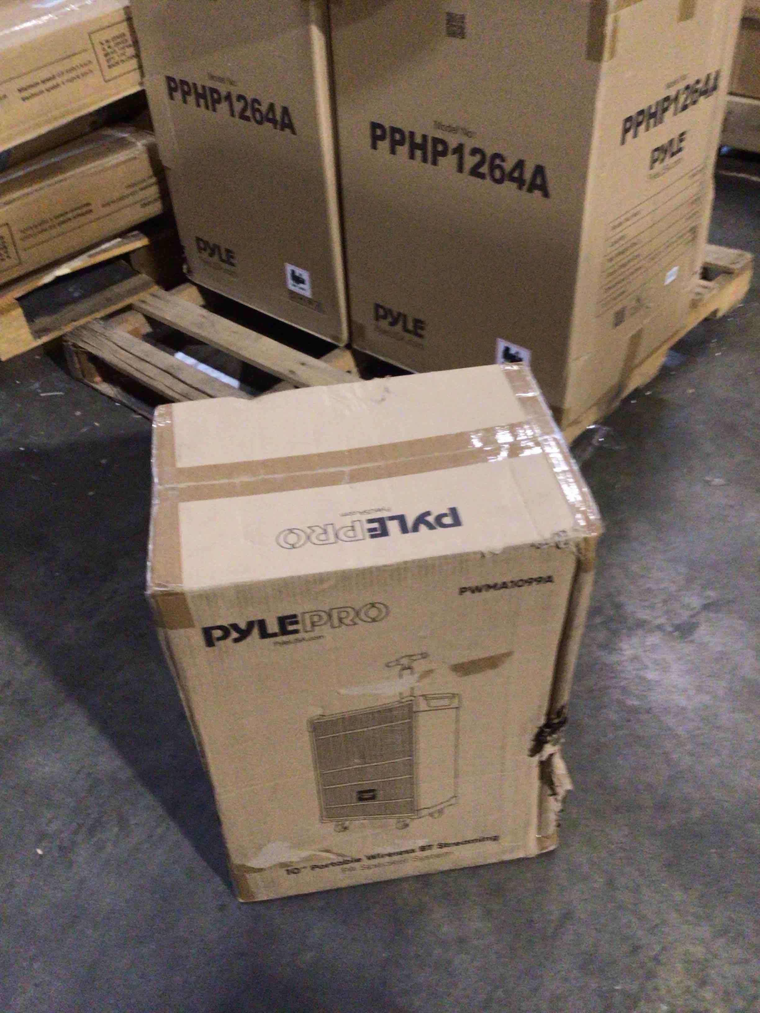 https://s3.amazonaws.com/lotting-images-prod/bidfta/BRN3366801_1758056400912.jpeg