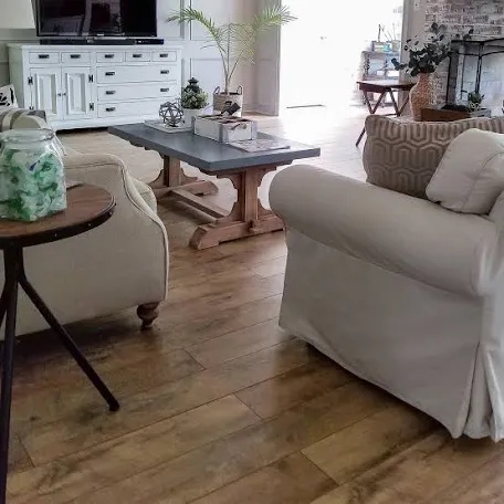 laminate flooring Stratford chestnut 10mm 7.48 x 50.67 21.06 sq ft - 37 boxes - bid per sq ft 