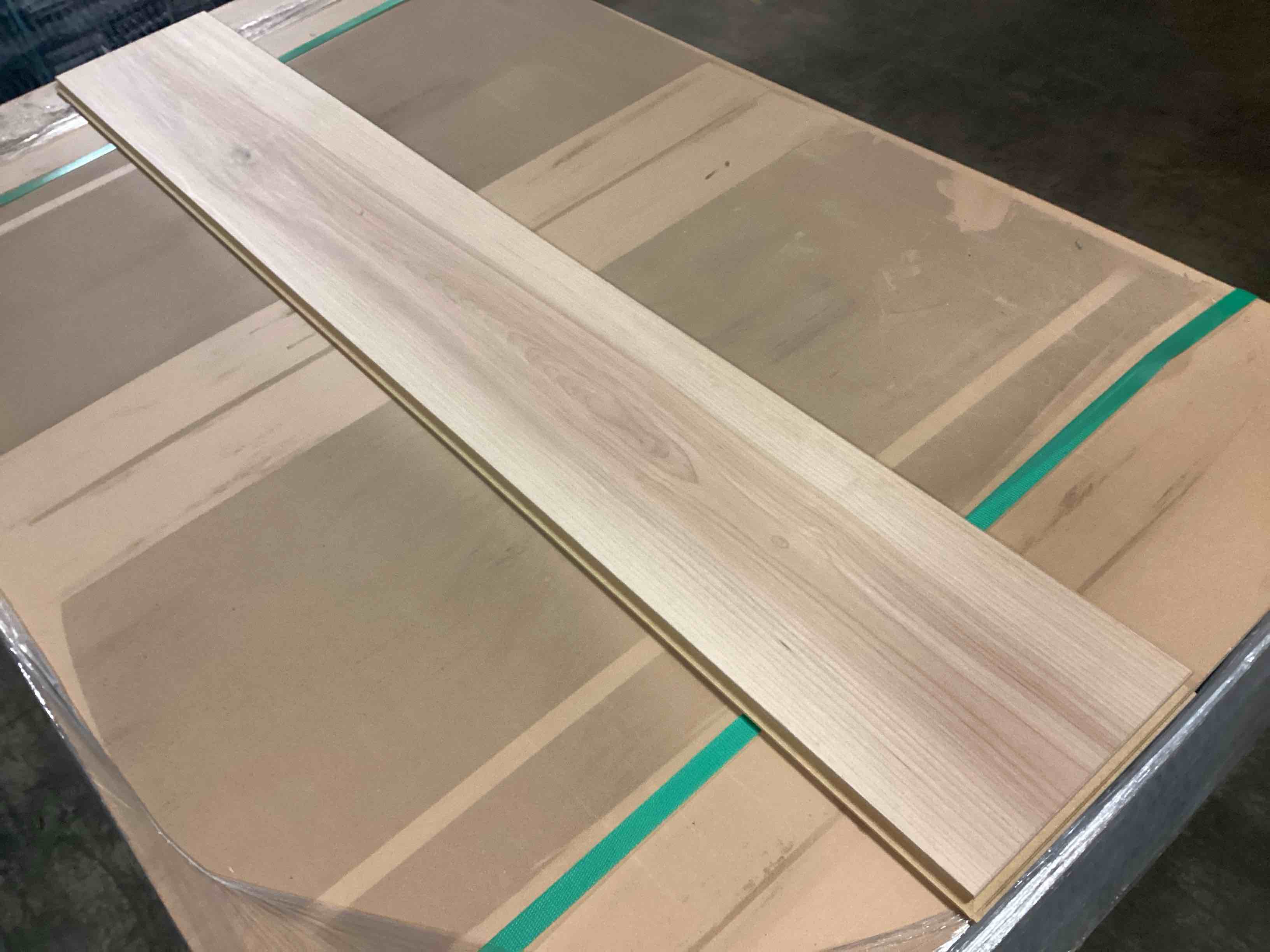 Condition photo showing New/Like New for 473.76 Sq.Ft. Of 10mm StainMaster Laminate Flooring, Your Bid Per Sq.Ft