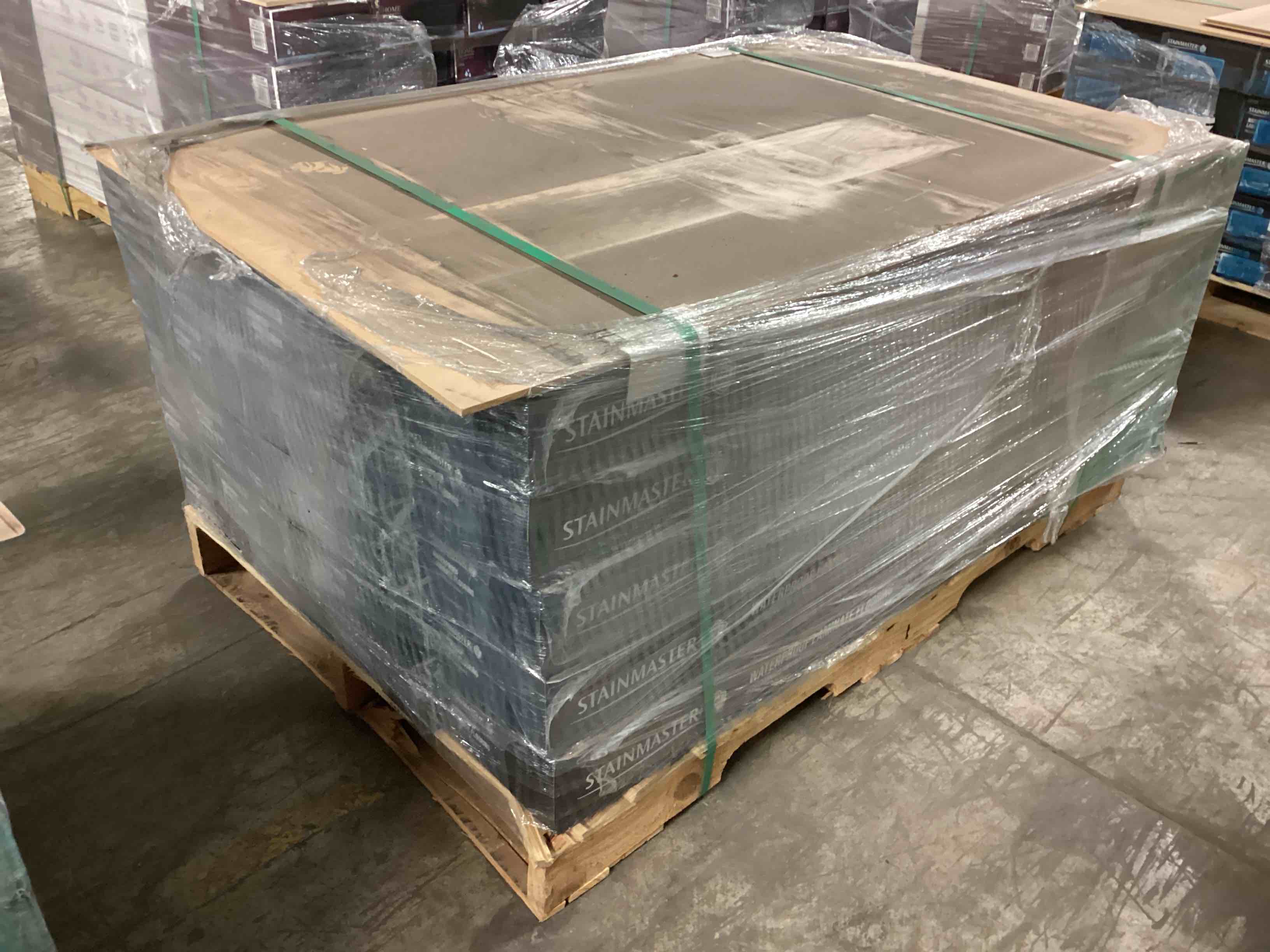 473.76 Sq.Ft. Of 10mm StainMaster Laminate Flooring, Your Bid Per Sq.Ft